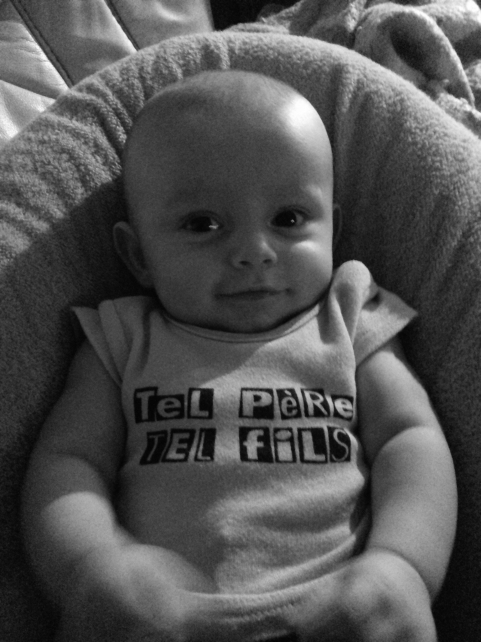Mikaël participe au concours pour gagner de l'argent avec cette photo : black, black_and_white, cheek, child, emotion, eye, face, forehead, hand, head, infant, monochrome, monochrome_photography, mouth, muscle, nose, person, photography, skin, smile