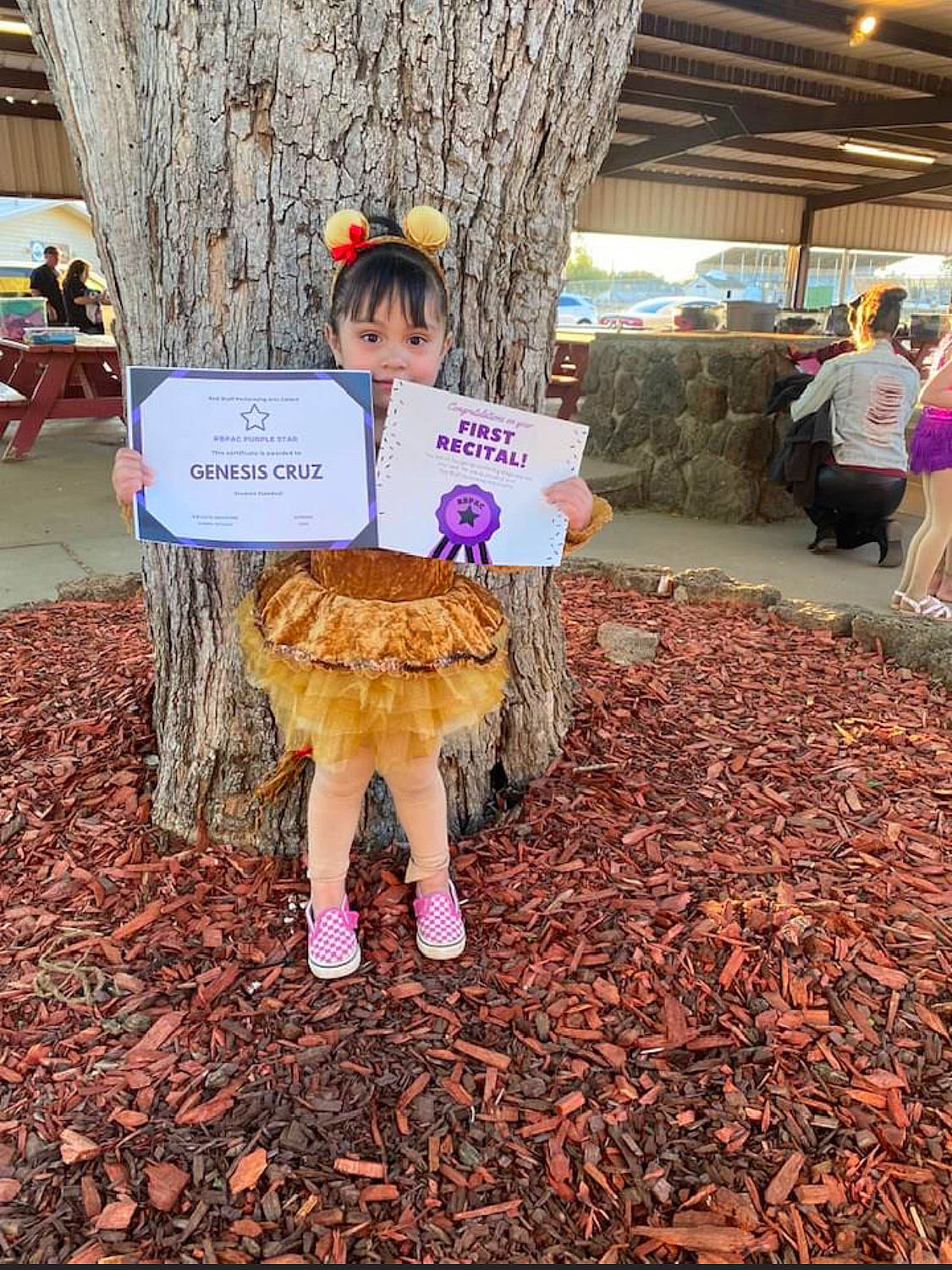 Genesis Cruz joined the competition — help win amazing prizes! city, crowd, event, eyewear, fun, fur, grass, human_leg, leisure, local_food, person, plant, public_event, recreation, soil, tourism, tree, trunk, vegetable, winter