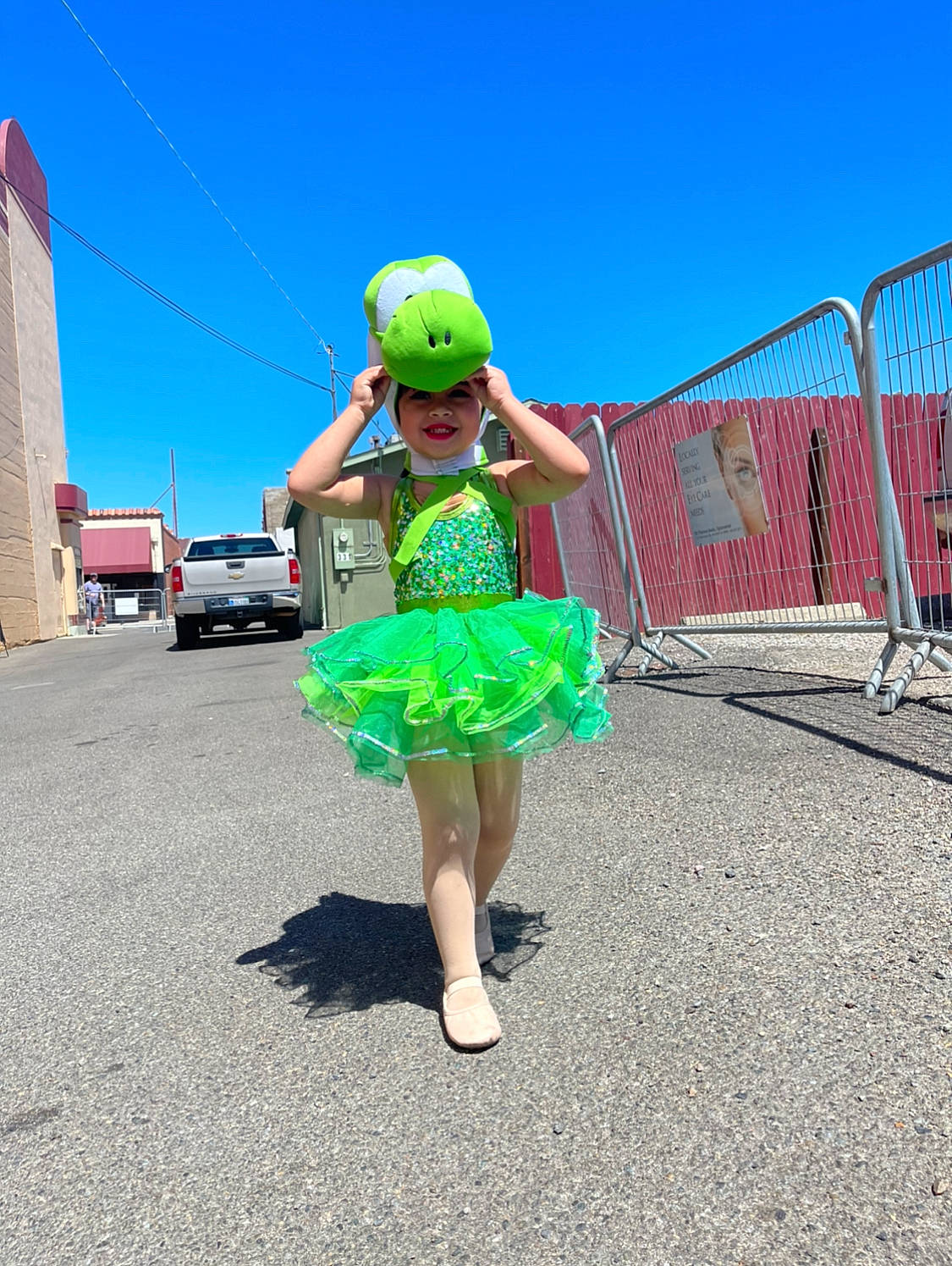 Genesis Cruz is registered to the contest to win money with this photo: asphalt, automotive_exterior, car, electric_blue, event, fun, happy, headwear, helmet, joy, leisure, motor_vehicle, party_supply, person, personal_protective_equipment, public_space, recreation, road, sky, tire