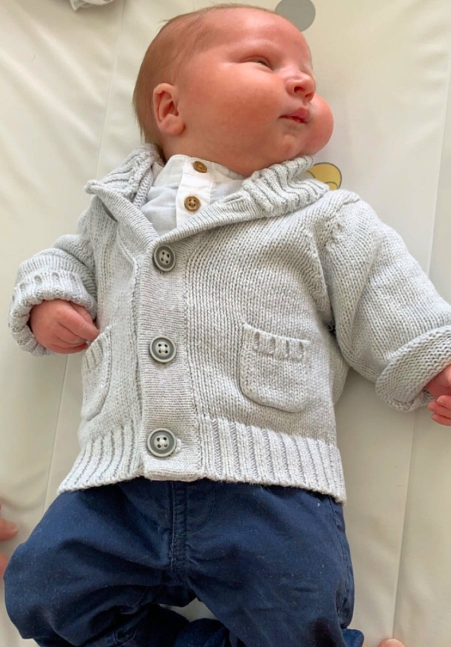 Logann participe au concours pour gagner de l'argent avec cette photo : baby, cheek, child, jacket, outerwear, person, sleeve, sweater, toddler, wool