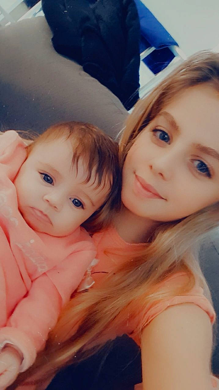 Morgane participe au concours pour gagner de l'argent avec cette photo : baby, baby_toddler_clothing, bathing, beauty, blond, brown_hair, cheek, child, child_model, eye, eyelash, face, head, iris, lip, love, mouth, organ, person, skin