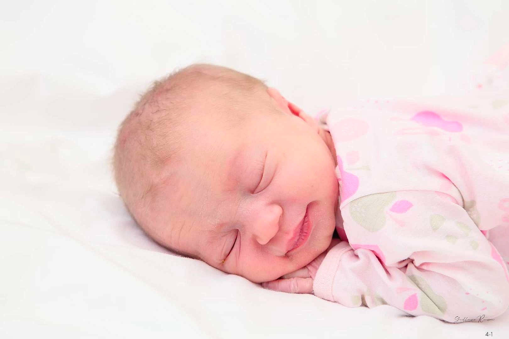 Camélia participe au concours pour gagner de l'argent avec cette photo : baby, baby_products, baby_sleeping, baby_toddler_clothing, bedtime, cheek, child, comfort, ear, eyebrow, grass, happy, linens, nap, person, portrait_photography, sleep, toddler