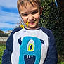 Mathéo a rejoint le concours — aidez-le/la à gagner de superbes lots ! child, boy, smiling, flower, outdoor, sky, sweater, monster_design, greenery, grass, fence, sunlight, playful, portrait, casual_clothing, happy, nature, young, cute, daytime