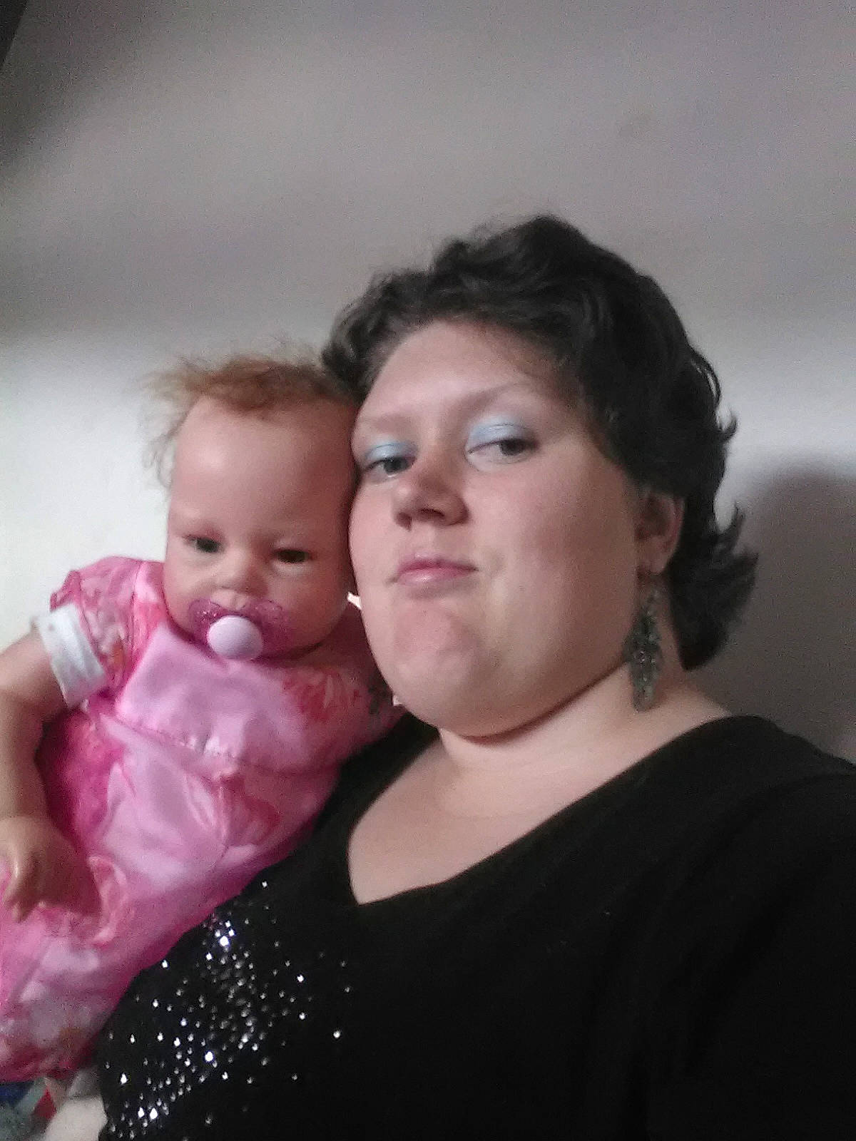 Ophelia participe au concours pour gagner de l'argent avec cette photo : baby, cheek, child, daughter, eye, face, fun, happy, head, iris, mother, neck, nose, people, person, pink, sitting, skin, smile, toddler