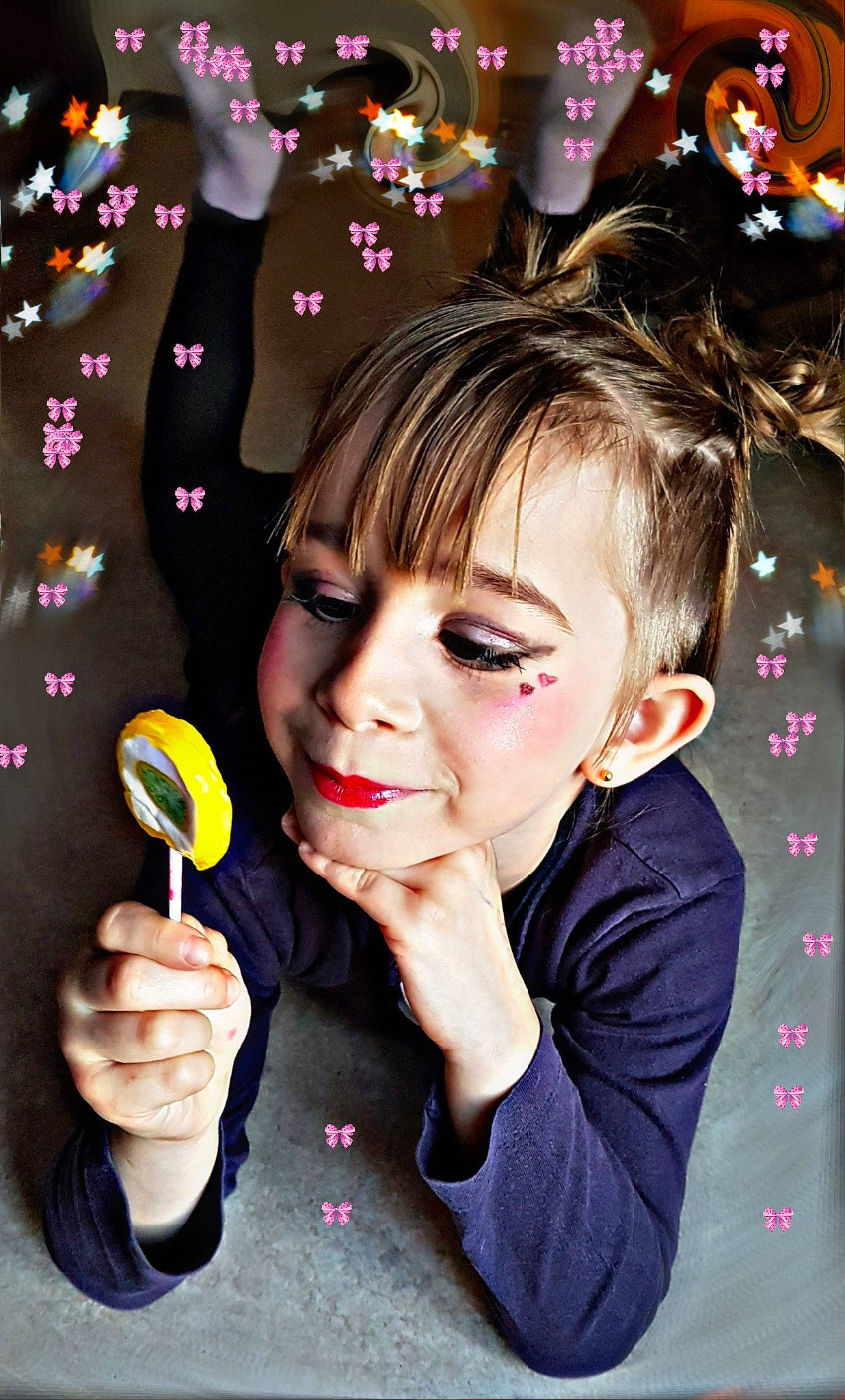 Aline a rejoint le concours — aidez-le/la à gagner de superbes lots ! confectionery, lollipop, person, sweetness