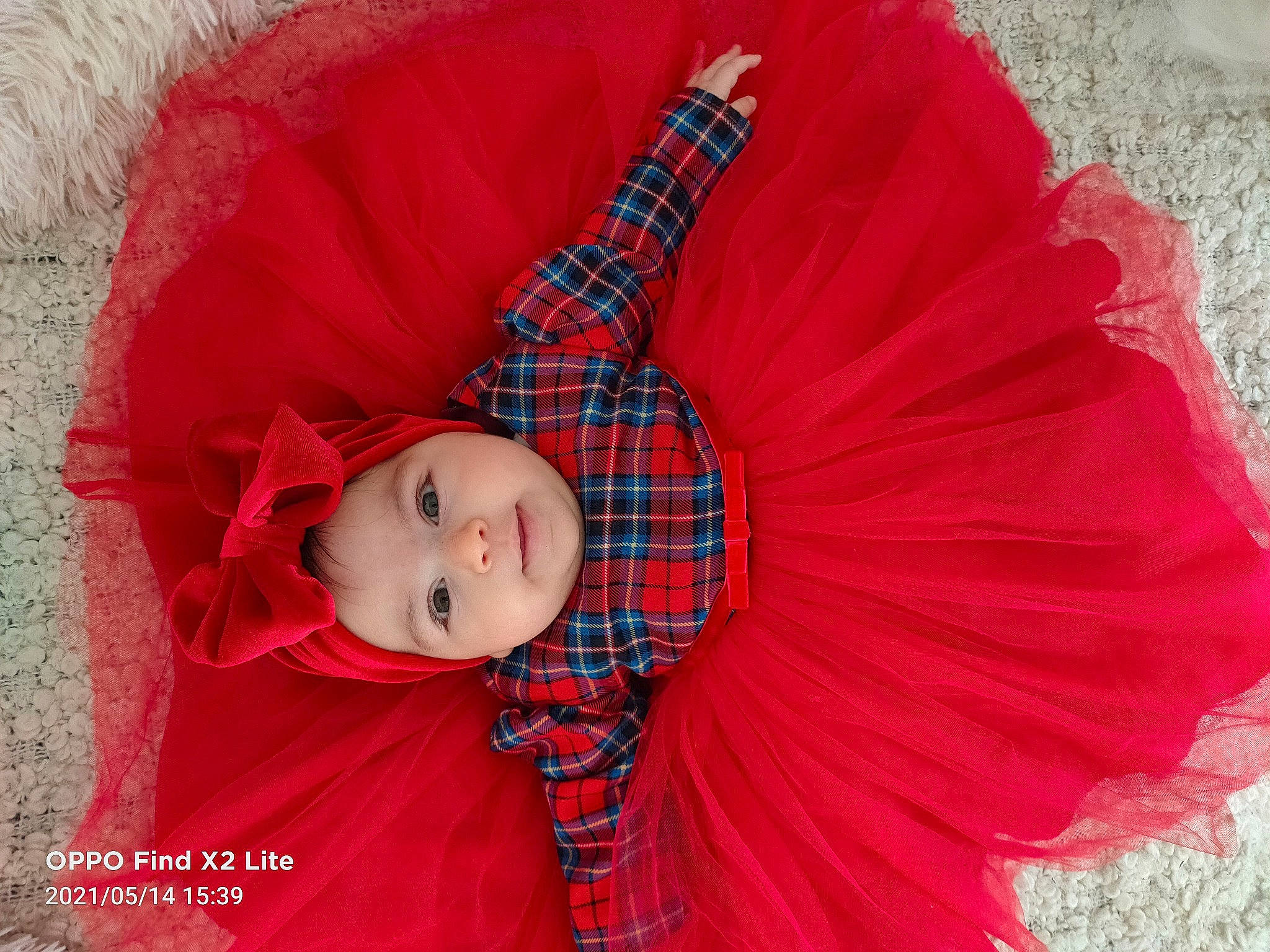 Naya participe au concours pour gagner de l'argent avec cette photo : baby, baby_products, baby_toddler_clothing, comfort, costume_hat, dress, headgear, headwear, human_body, linens, magenta, outerwear, pattern, person, petal, pink, plaid, red, sleeve, tartan