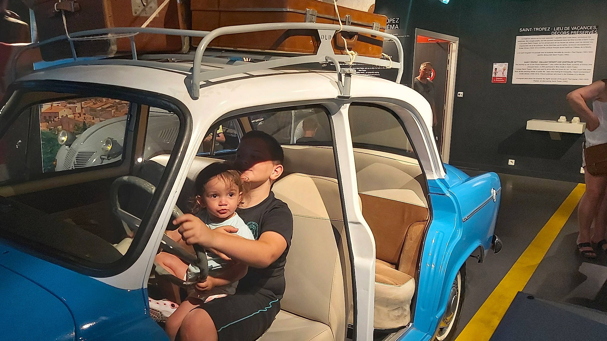 Ethan participe au concours pour gagner de l'argent avec cette photo : auto_part, automotive_carrying_rack, automotive_design, automotive_exterior, automotive_lighting, car, classic, classic_car, event, family_car, hood, luxury_vehicle, mid_size_car, motor_vehicle, person, personal_luxury_car, snapshot, toddler, vehicle, vehicle_door