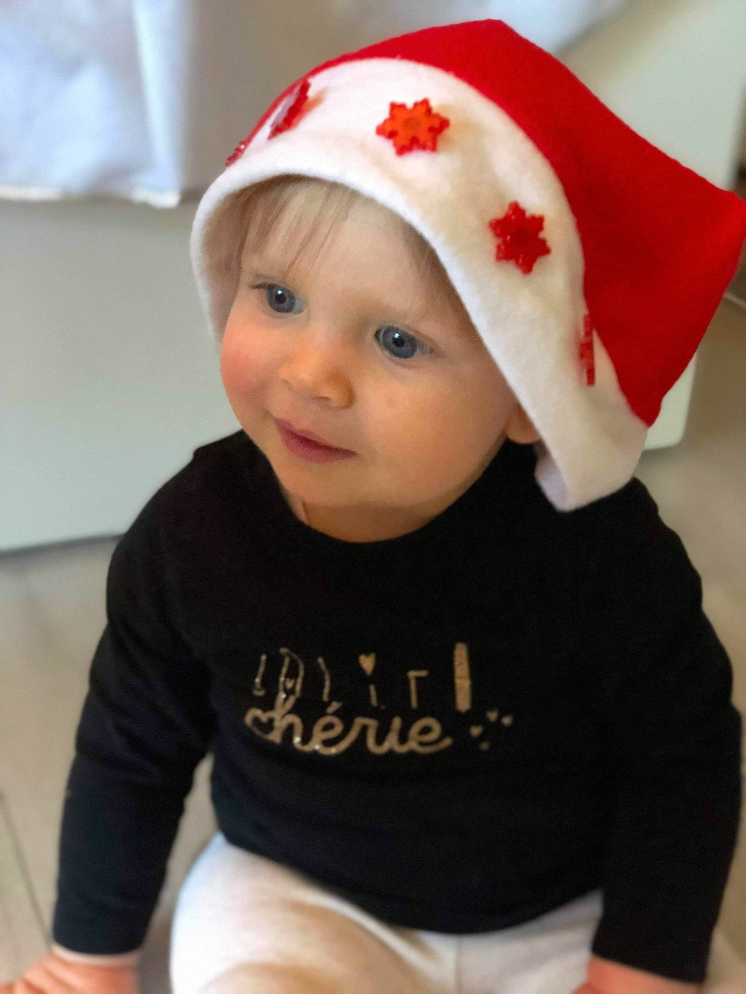 Leelou a rejoint le concours — aidez-le/la à gagner de superbes lots ! beanie, bonnet, cap, cheek, child, christmas, girl, hair_accessory, hat, headgear, headwear, infant, knit_cap, person, product, skin, smile, textile, toddler