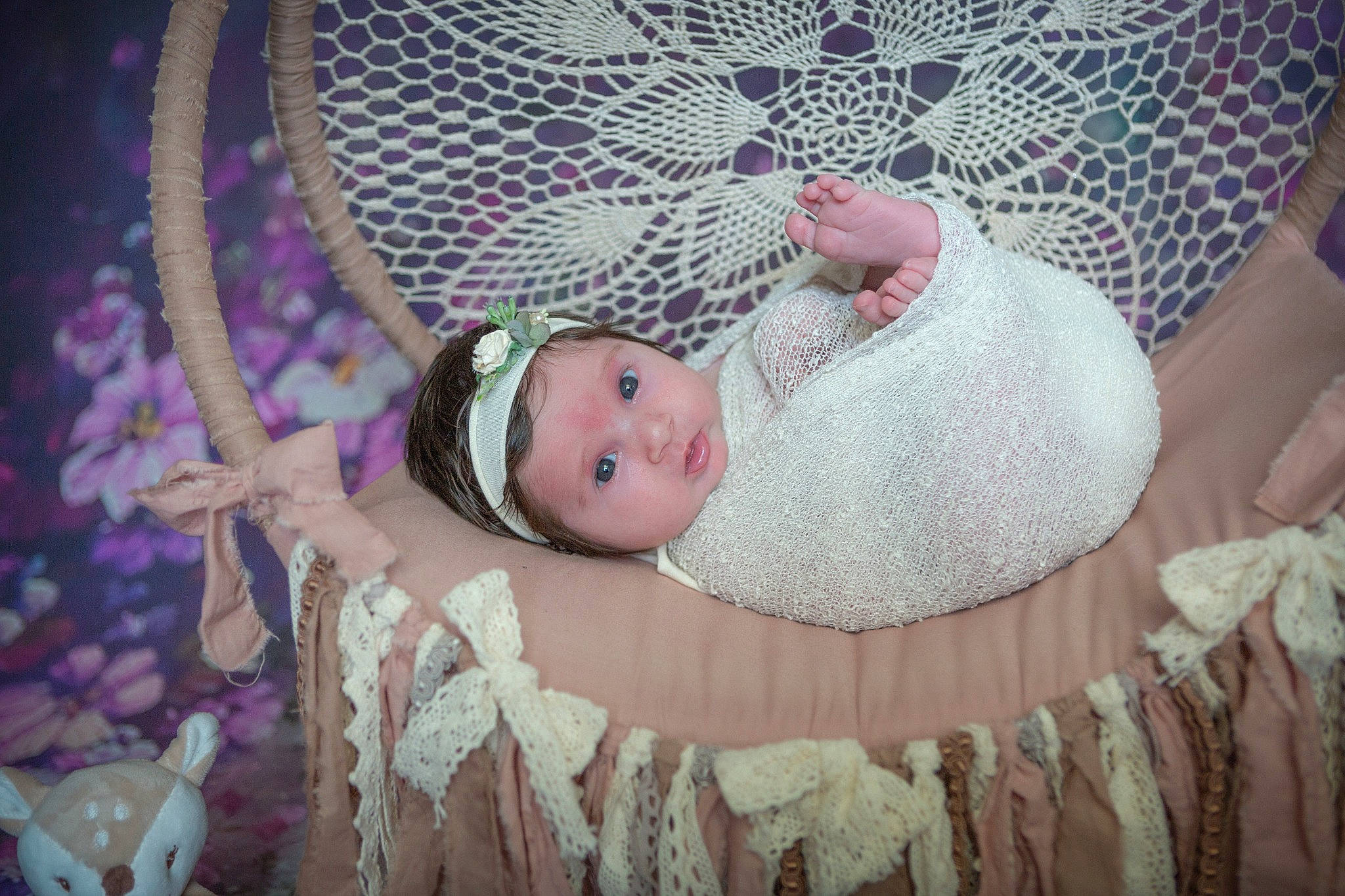 Noëlya participe au concours pour gagner de l'argent avec cette photo : arm, baby, baby_products, baby_toddler_clothing, child, comfort, eye, face, flash_photography, hand, head, headgear, headpiece, headwear, human_body, linens, pattern, person, pink, purple