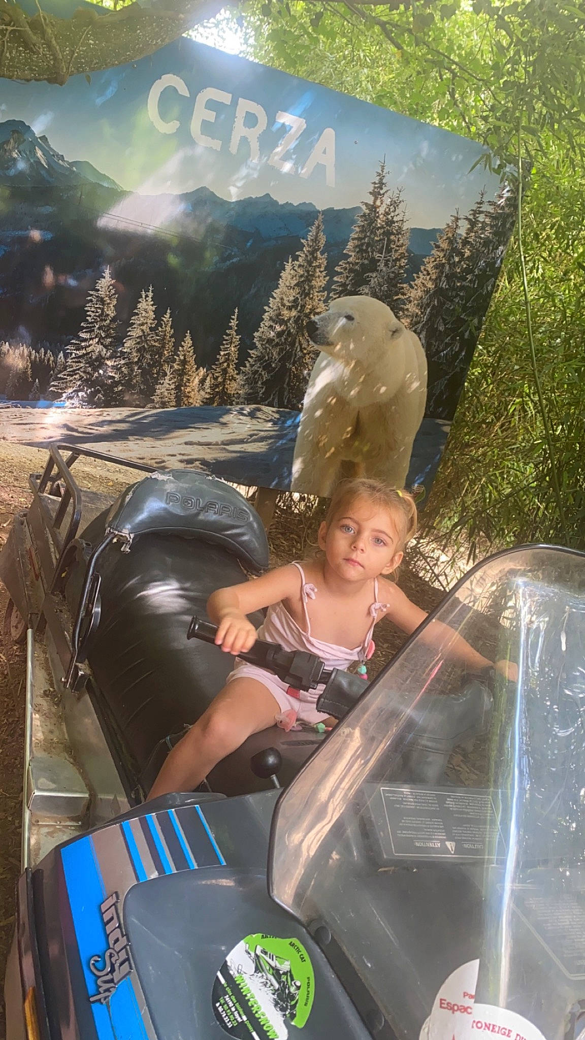 Keyliãh participe au concours pour gagner de l'argent avec cette photo : auto_part, automotive_design, automotive_exterior, automotive_wheel_system, automotive_window_part, bumper, event, fun, glass, happy, hood, leisure, luggage_and_bags, luxury_vehicle, motor_vehicle, person, personal_protective_equipment, recreation, travel, vehicle_door