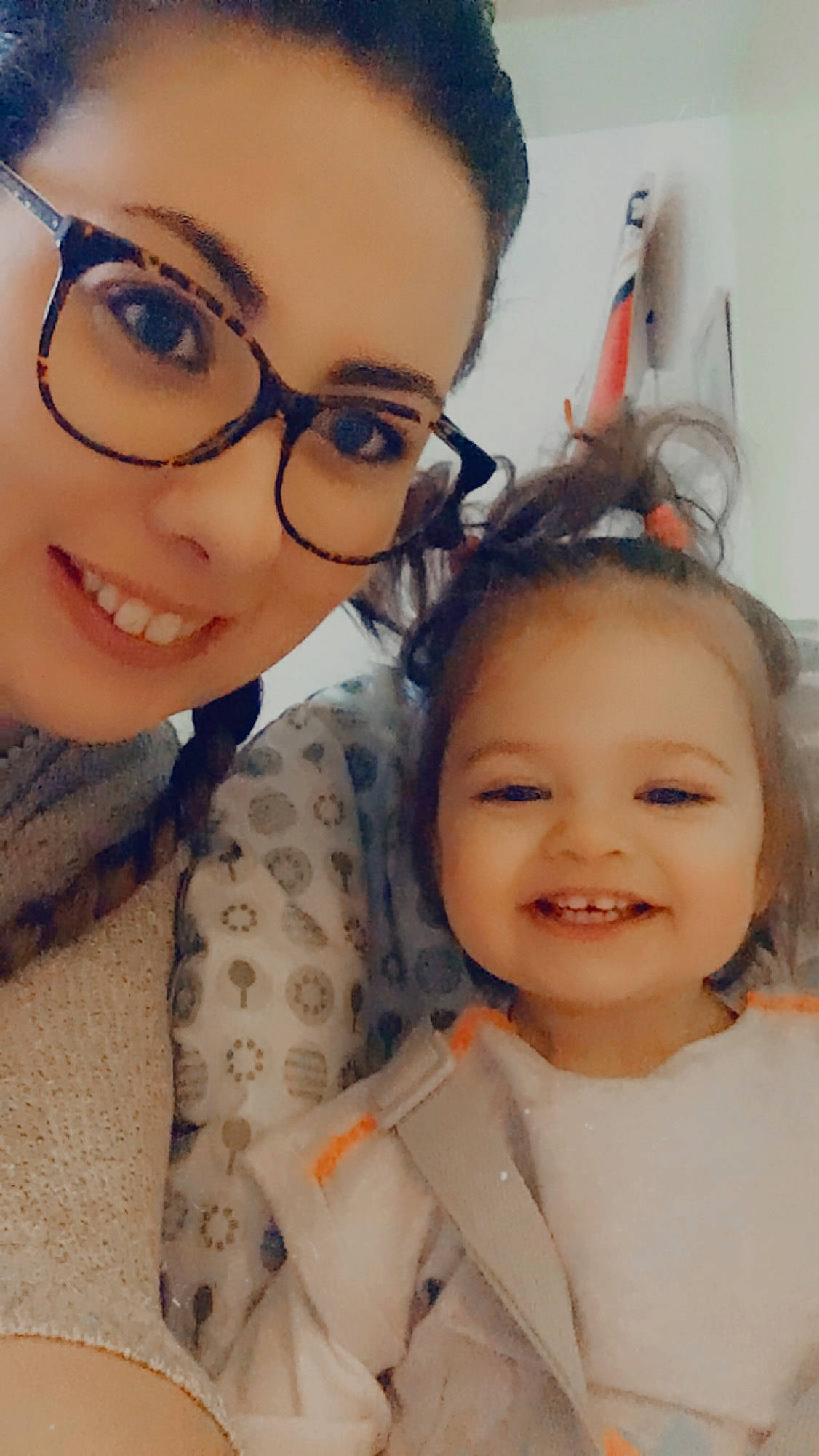 Maëva participe au concours pour gagner de l'argent avec cette photo : cheek, chin, eye, eyebrow, eyelash, face, forehead, glasses, hair, hairstyle, head, human, joy, lip, mouth, nose, organ, person, photograph, skin