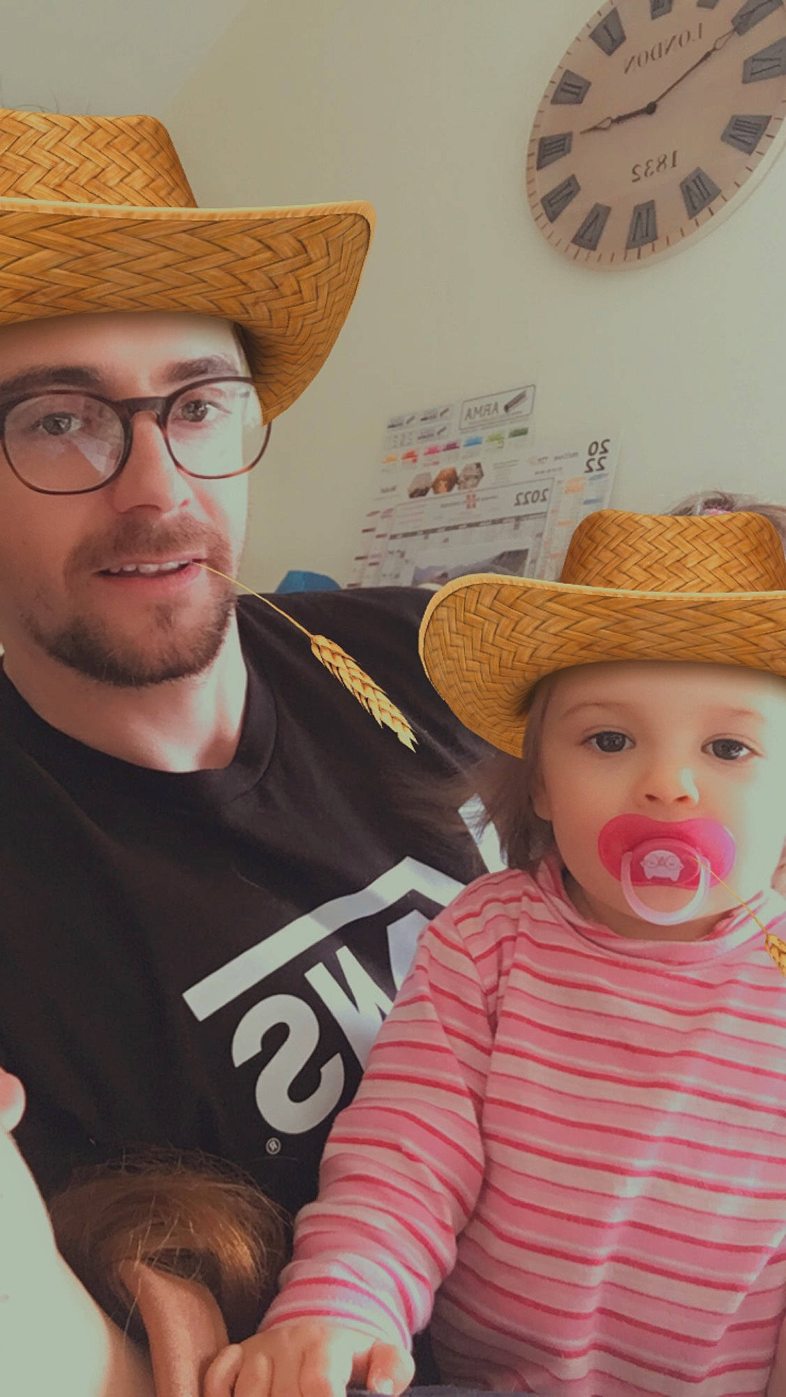 Maëva participe au concours pour gagner de l'argent avec cette photo : baby, baby_toddler_clothing, beard, cheek, clock, cool, eyewear, face, fun, glasses, happy, hat, headgear, headwear, mammal, organ, people, person, skin, sun_hat