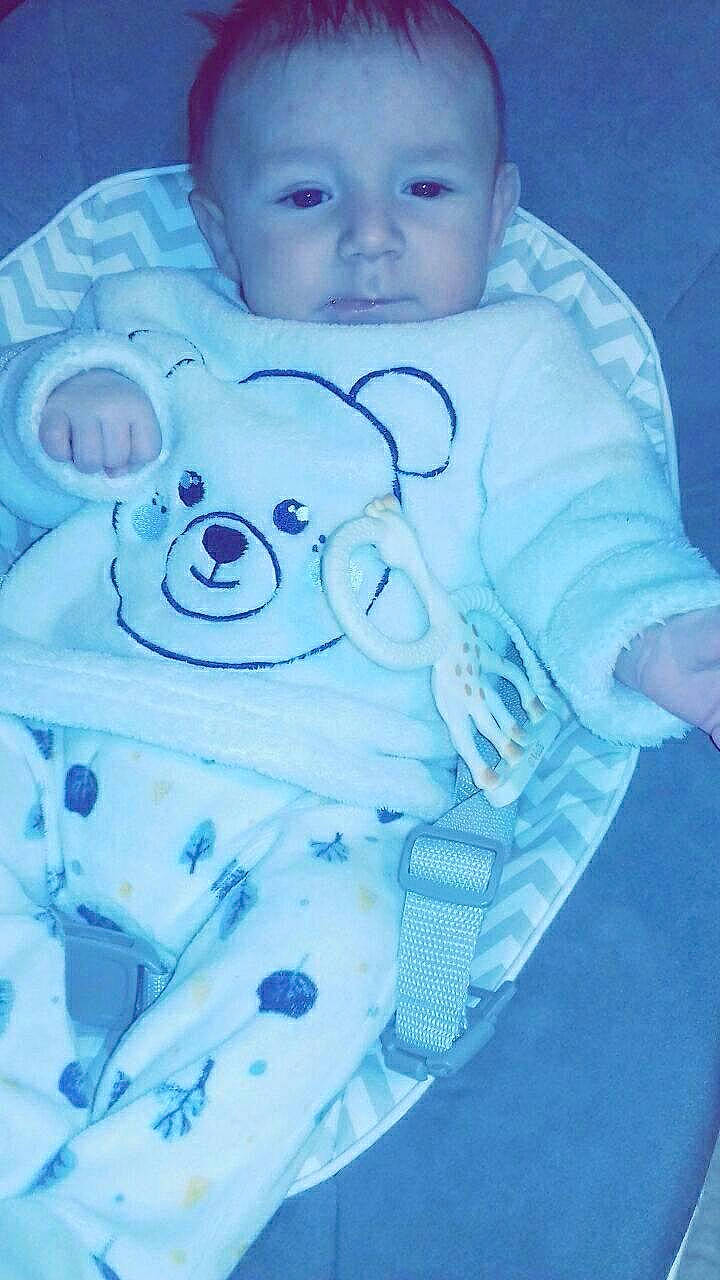 Isaak a rejoint le concours — aidez-le/la à gagner de superbes lots ! aqua, azure, baby, baby_products, baby_safety, baby_toddler_clothing, blue, cheek, child, electric_blue, eye, happy, head, linens, pattern, person, sleeve, t_shirt, textile, toddler