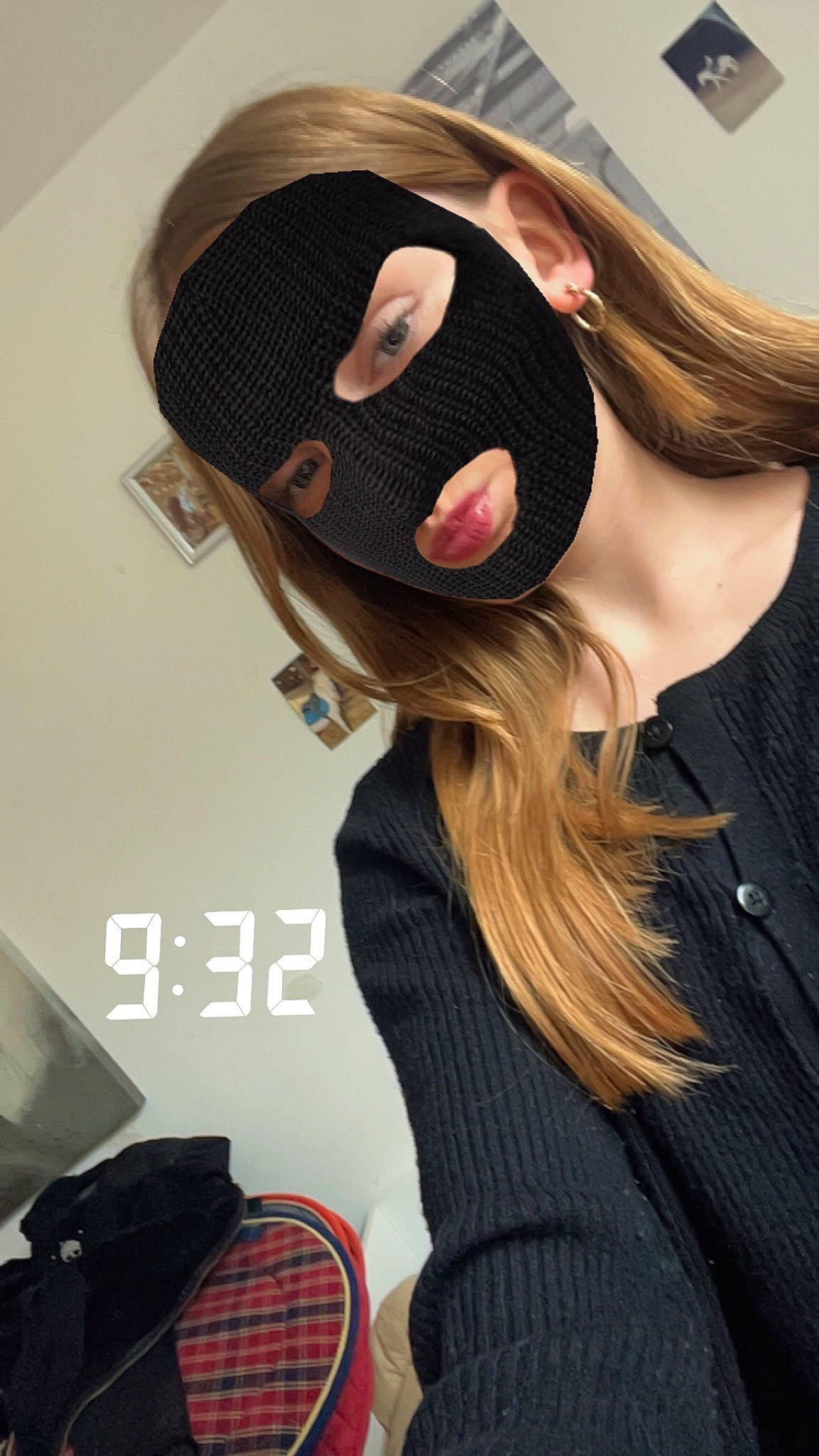 Anaë participe au concours pour gagner de l'argent avec cette photo : bangs, baseball_cap, beard, black_hair, cap, cool, eyewear, fashion_design, hair, hairstyle, headgear, lip, long_hair, luggage_and_bags, neck, person, shoulder, sleeve, sunglasses, tartan