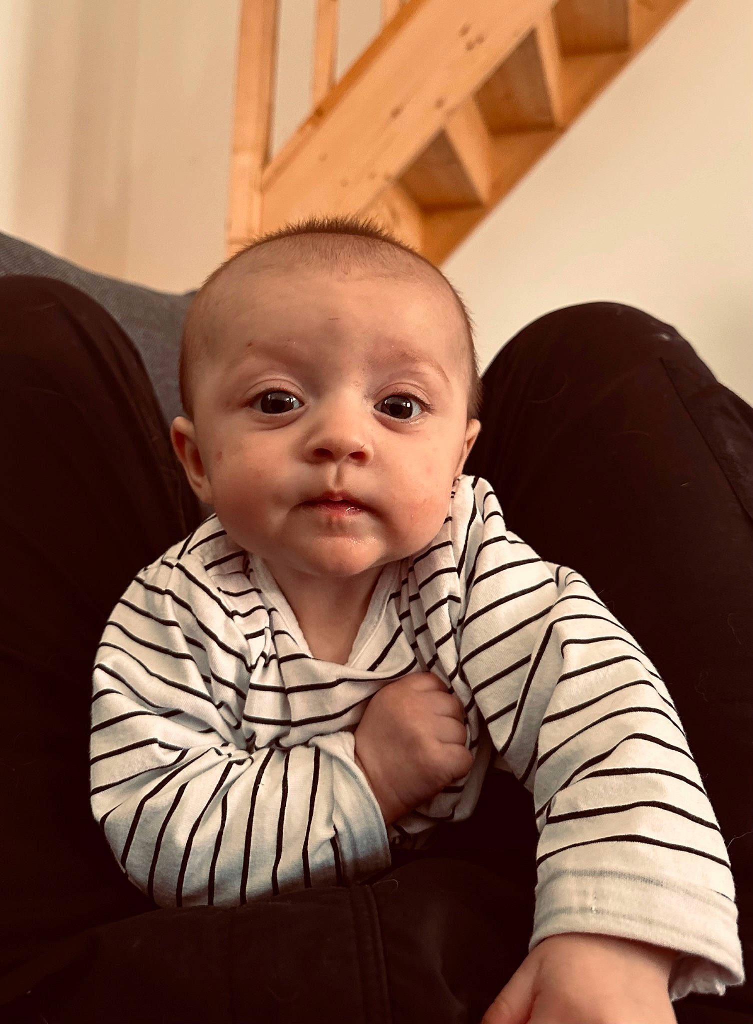 Elena a rejoint le concours — aidez-le/la à gagner de superbes lots ! arm, baby, baby_toddler_clothing, cheek, chest, child, comfort, elbow, flash_photography, flooring, happy, iris, pattern, person, portrait_photography, room, sitting, sleeve, thumb, toddler