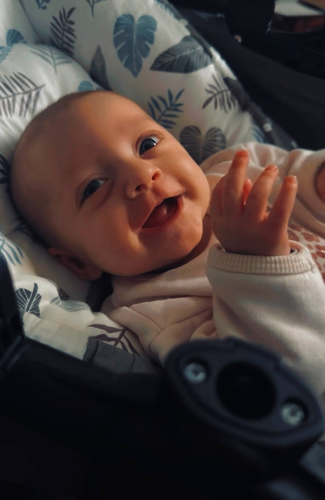 Elena participe au concours pour gagner de l'argent avec cette photo : baby, baby_toddler_clothing, cheek, child, chin, comfort, finger, flash_photography, fun, gesture, happy, linens, lip, mouth, nose, person, skin, smile, textile, thumb