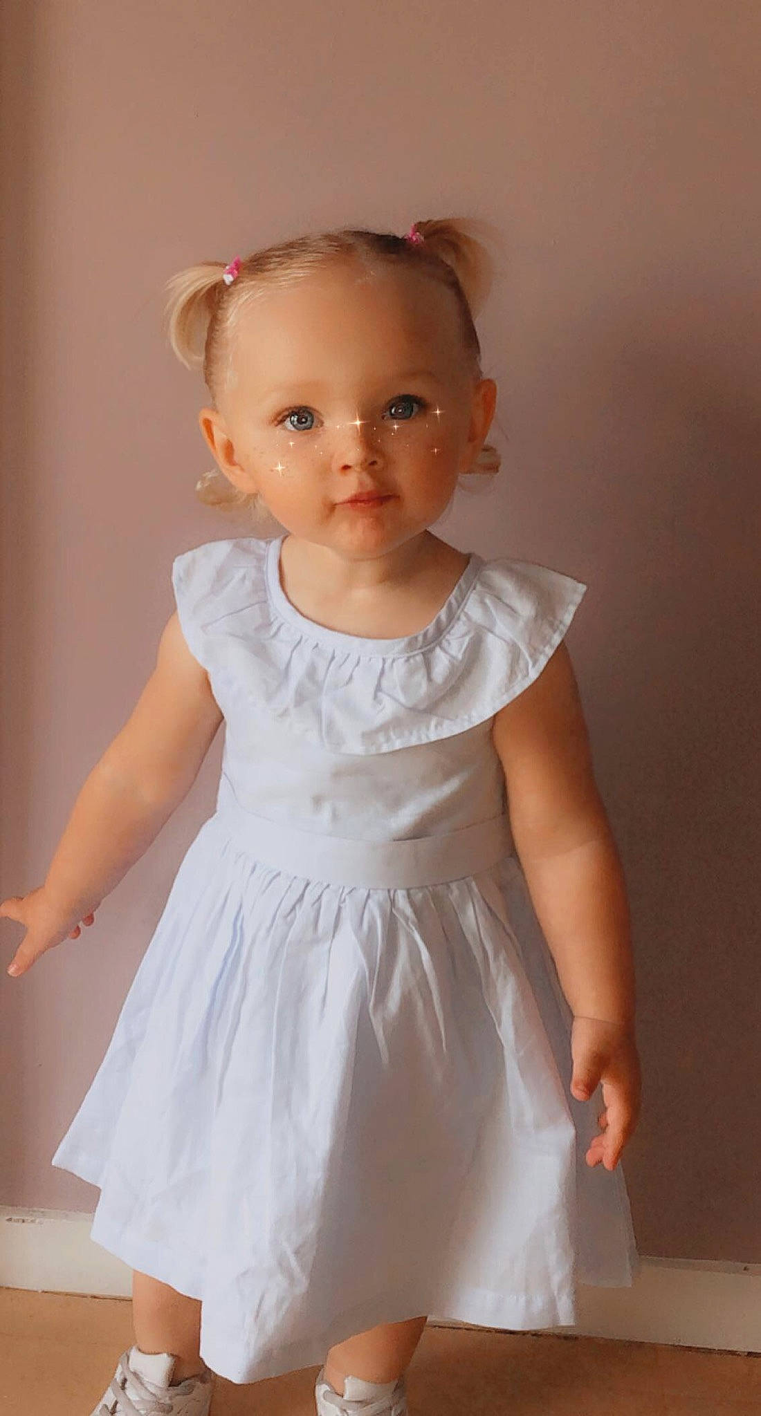 Elyana participe au concours pour gagner de l'argent avec cette photo : baby_toddler_clothing, bridal_accessory, day_dress, dress, embellishment, eye, flash_photography, formal_wear, gesture, hairstyle, head, iris, neck, one_piece_garment, person, pink, shoulder, skin, sleeve, toddler