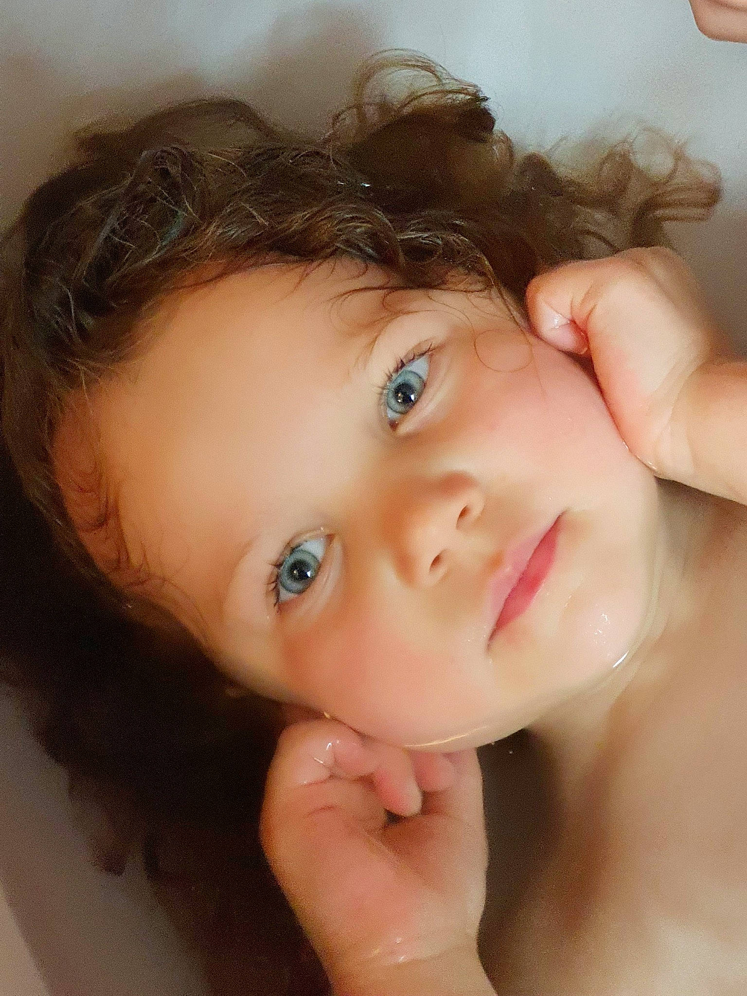 Louna a rejoint le concours — aidez-le/la à gagner de superbes lots ! cheek, chest, chin, ear, eye, eyebrow, eyelash, finger, flash_photography, forehead, gesture, happy, iris, jaw, lip, mouth, neck, nose, person, shoulder