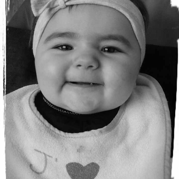 Enza participe au concours pour gagner de l'argent avec cette photo : black, black_and_white, cheek, child, chin, emotion, eye, face, facial_expression, forehead, head, monochrome_photography, nose, person, photograph, photography, skin, smile, snapshot, white