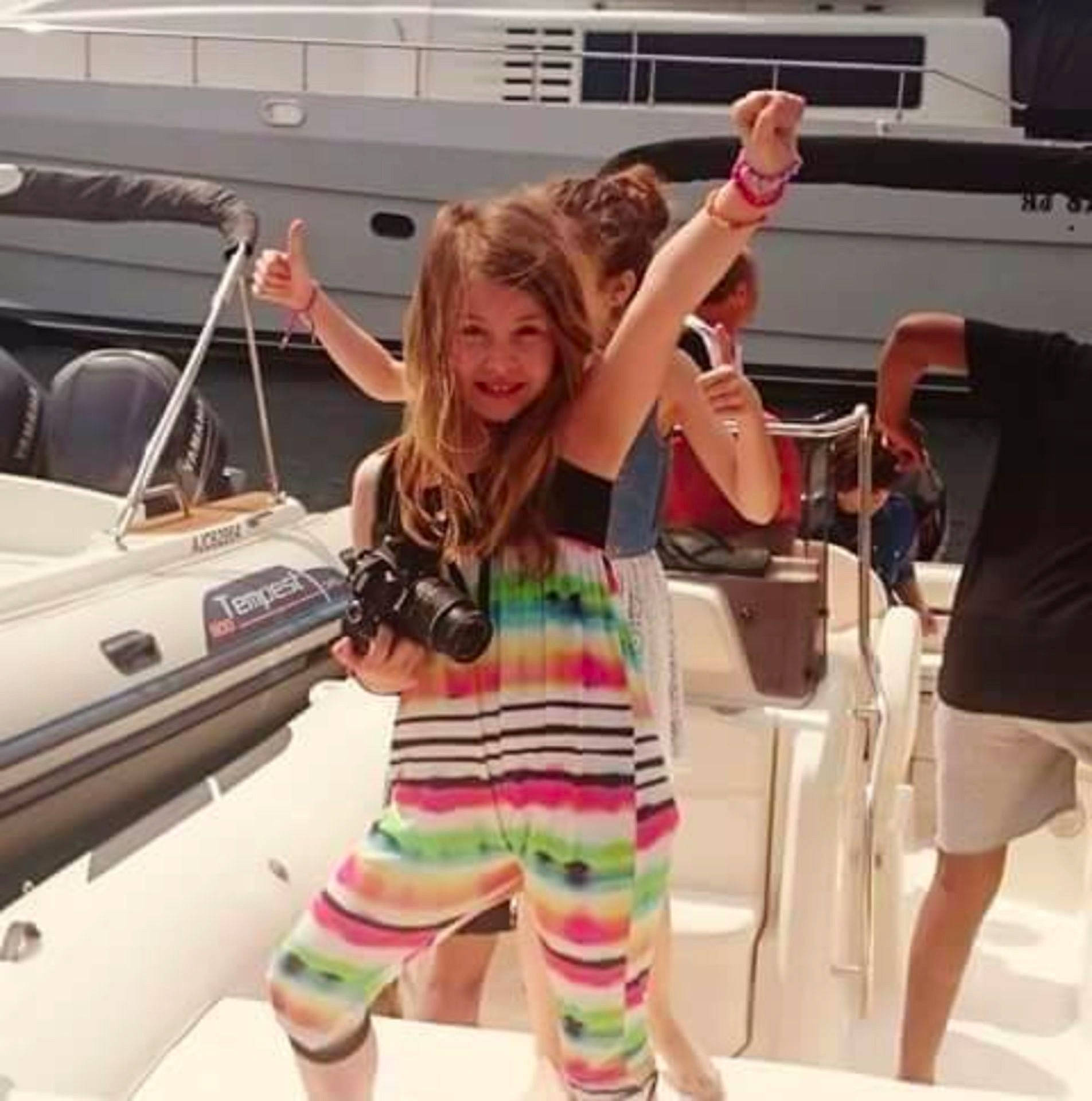 Gloria participe au concours pour gagner de l'argent avec cette photo : joy, leg