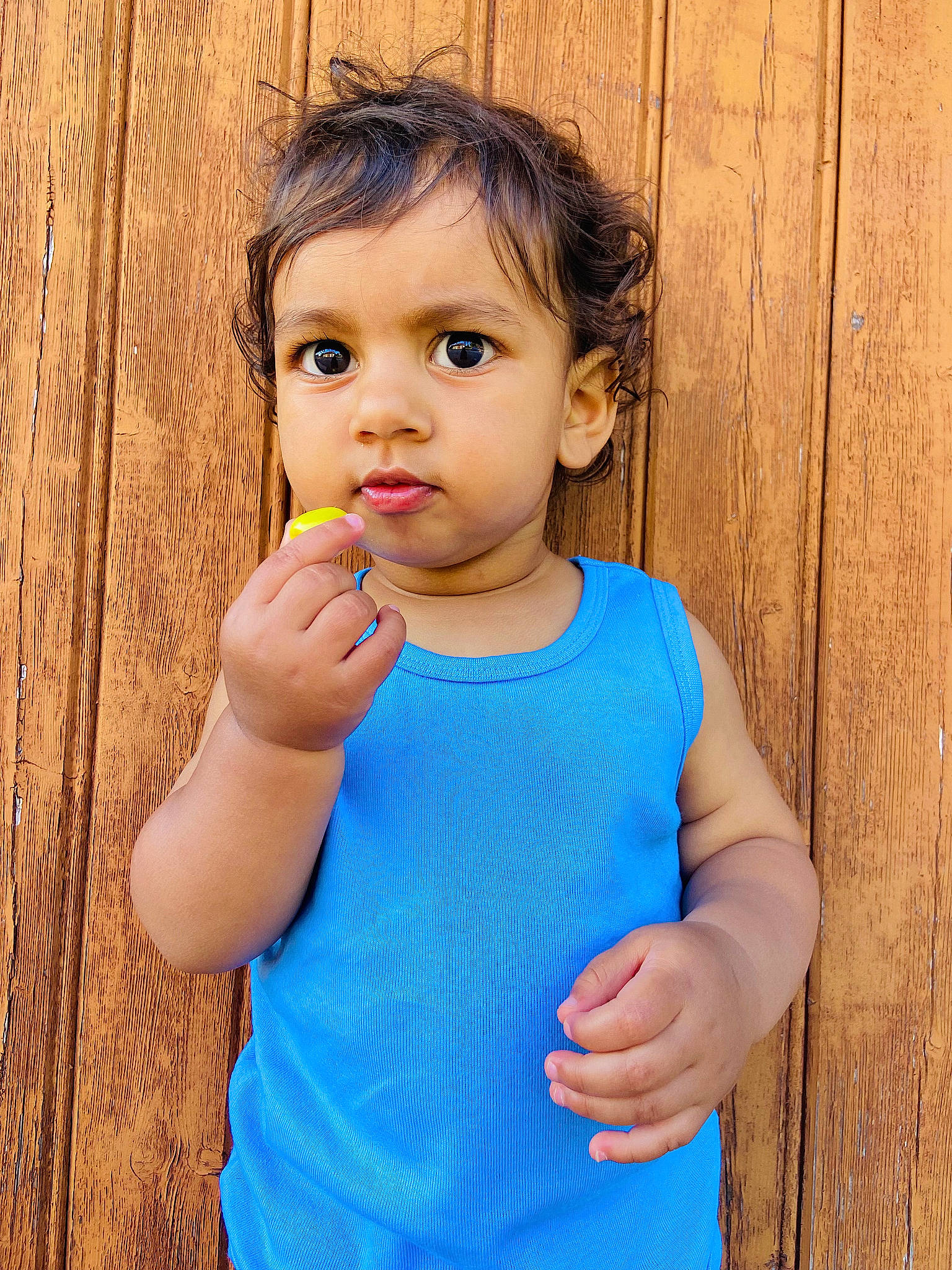 Owen participe au concours pour gagner de l'argent avec cette photo : arm, baby_toddler_clothing, blue, cheek, dress, eye, eyelash, finger, gesture, happy, joint, lip, neck, nose, person, shoulder, skin, sleeve, standing, toddler