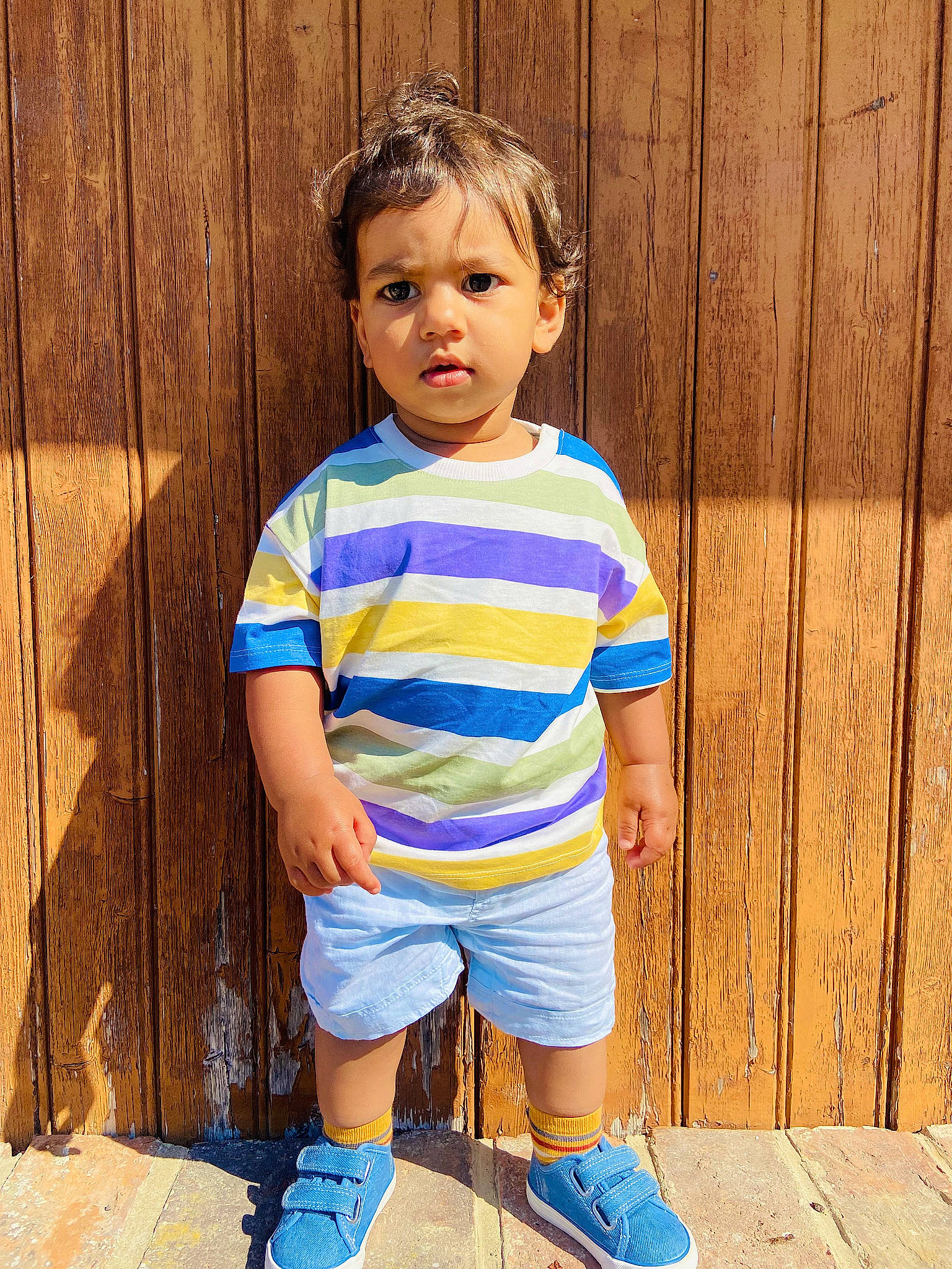 Owen a rejoint le concours — aidez-le/la à gagner de superbes lots ! azure, baby_toddler_clothing, blue, child, dress, electric_blue, face, hair, happy, head, human_leg, knee, neck, pattern, person, sleeve, t_shirt, thigh, toddler, waist