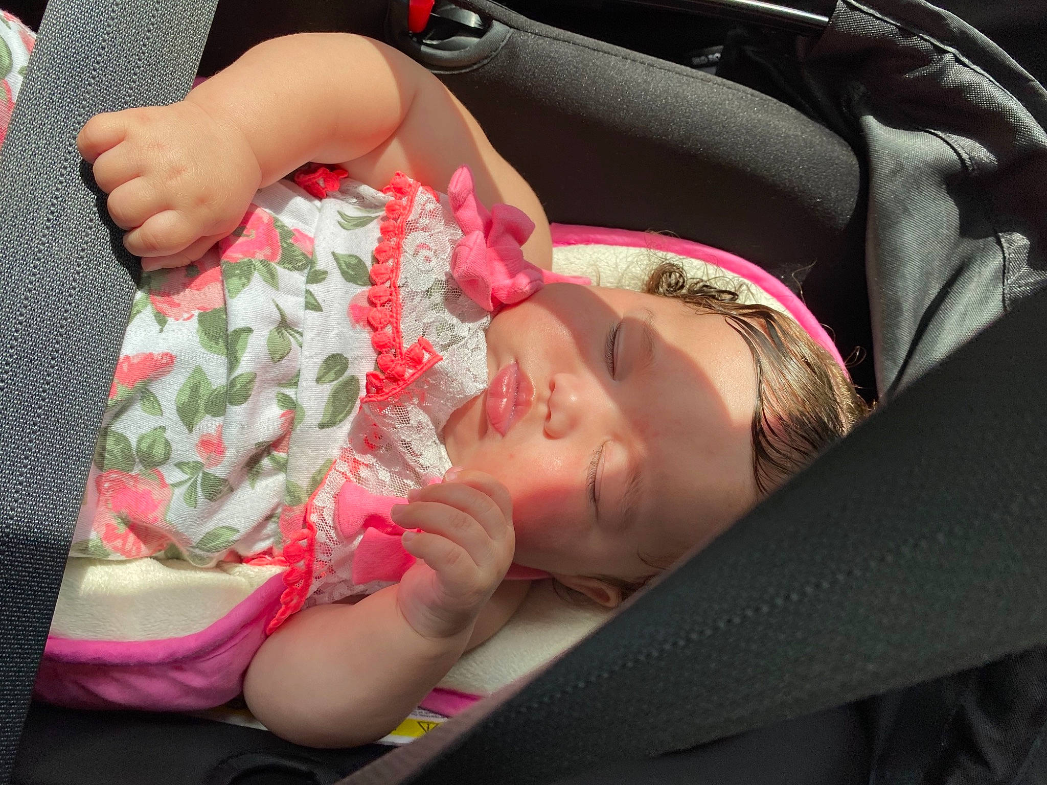 Daleyza is registered to the contest to win money with this photo: baby, car_seat, child, comfort, eyelash, eyewear, finger, grass, happy, headwear, human_leg, lip, mouth, nail, person, pink, product, skin, smile, thigh