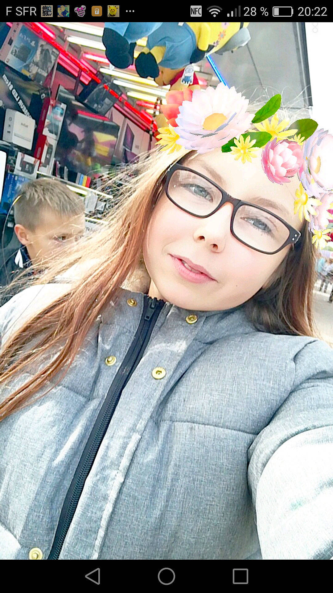 Tina participe au concours pour gagner de l'argent avec cette photo : cool, cosplay, eyewear, fashion_accessory, fun, girl, glasses, hair_coloring, health_beauty, person, product, smile, sunglasses, vision_care