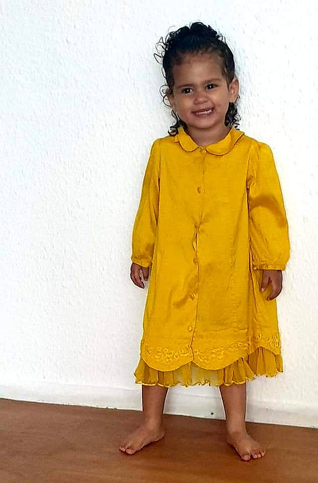 Sofia participe au concours pour gagner de l'argent avec cette photo : child, child_model, clothing, fashion_design, joy, outerwear, person, raincoat, sleeve, smile, standing, toddler, yellow