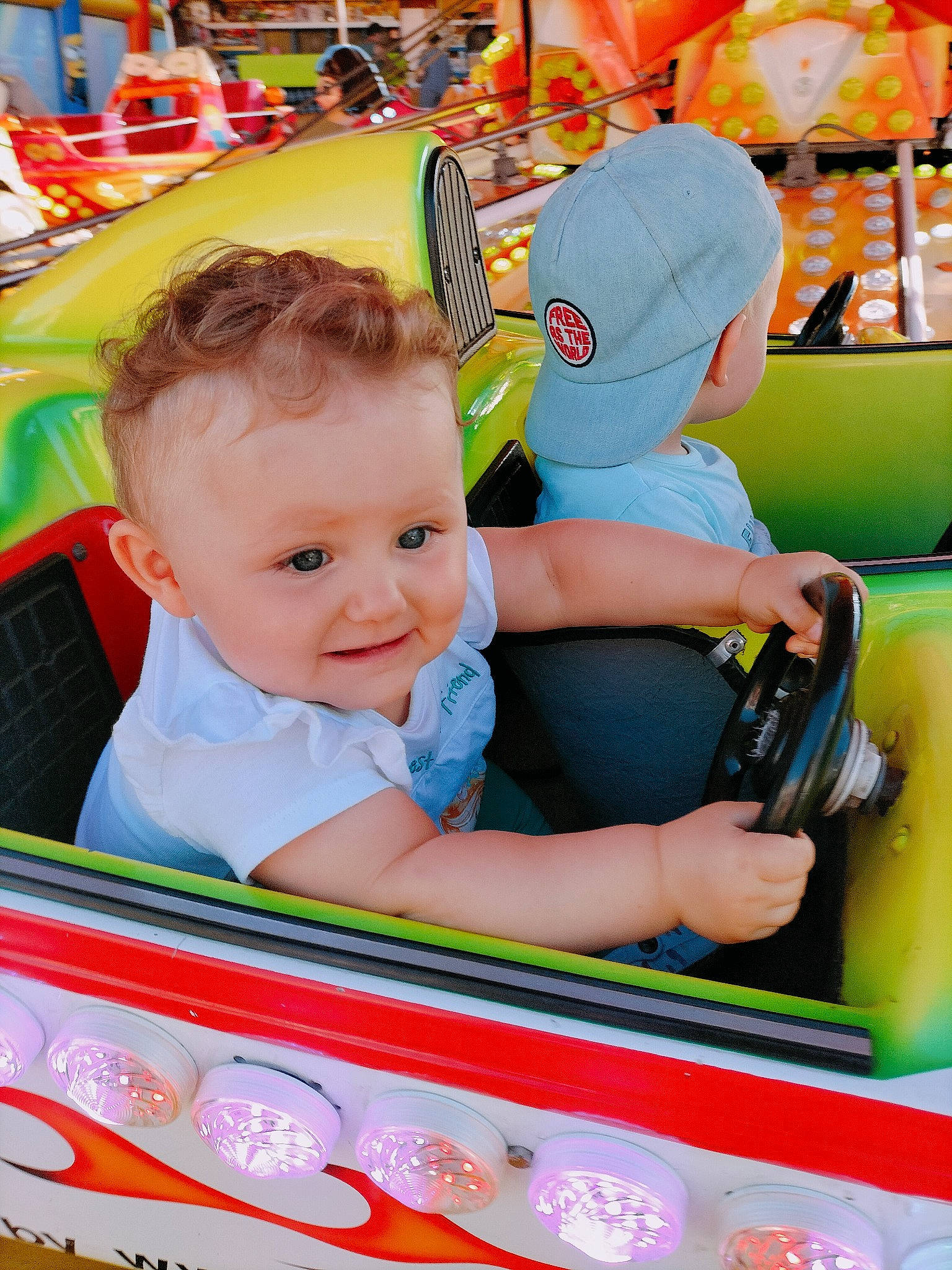 Éléonore a rejoint le concours — aidez-le/la à gagner de superbes lots ! baby, baby_products, baby_toddler_clothing, baseball_cap, cap, child, fun, happy, hat, leisure, motor_vehicle, person, photograph, product, recreation, skin, smile, snapshot, toddler, travel