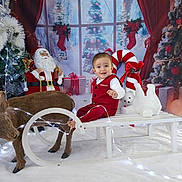 Elyas a rejoint le concours — aidez-le/la à gagner de superbes lots ! accessories, animal, baby, bag, canine, clothing, deer, dog, face, festival, handbag, hat, head, nature, outdoors, person, pet, snow, snowman, winter