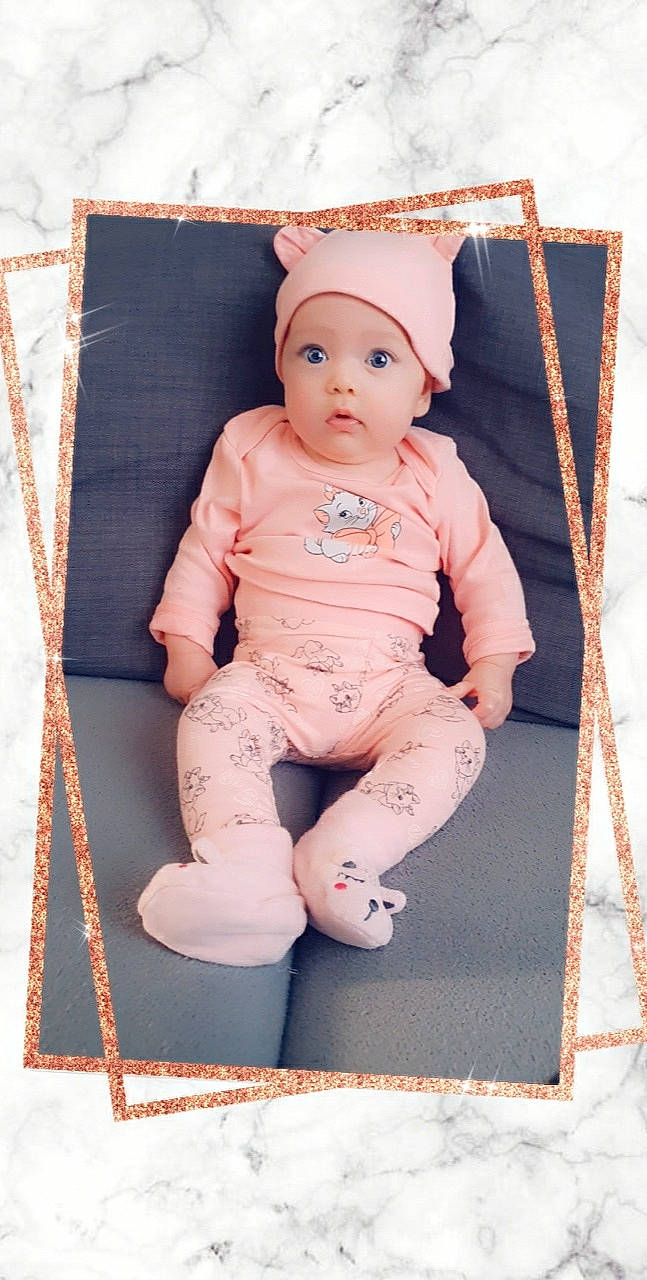 Coline participe au concours pour gagner de l'argent avec cette photo : baby, child, headwear, person, surprise, toddler