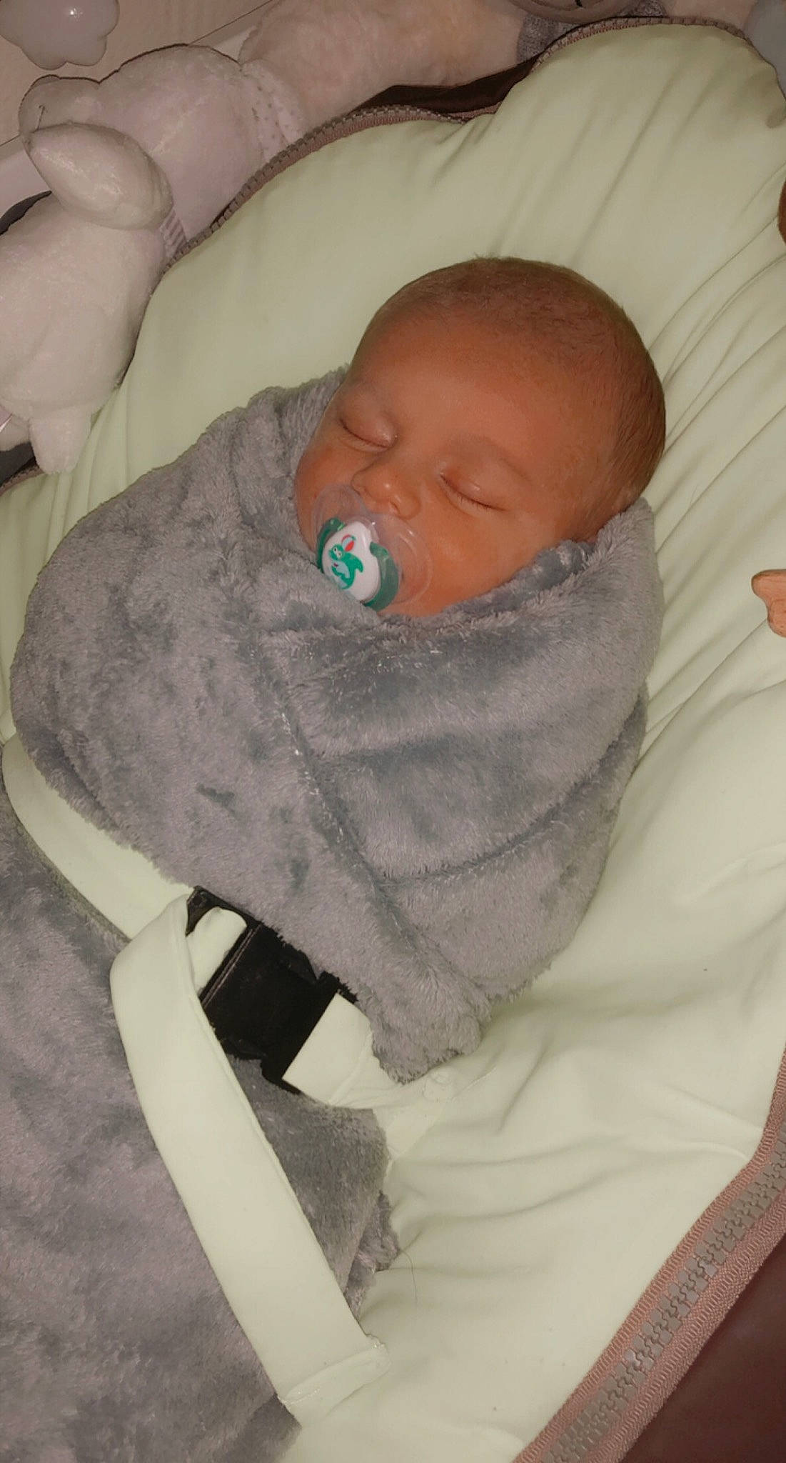 Maëlan participe au concours pour gagner de l'argent avec cette photo : baby, baby_products, baby_safety, baby_sleeping, bedtime, birth, child, childbirth, comfort, nap, person, product, sleep, toddler