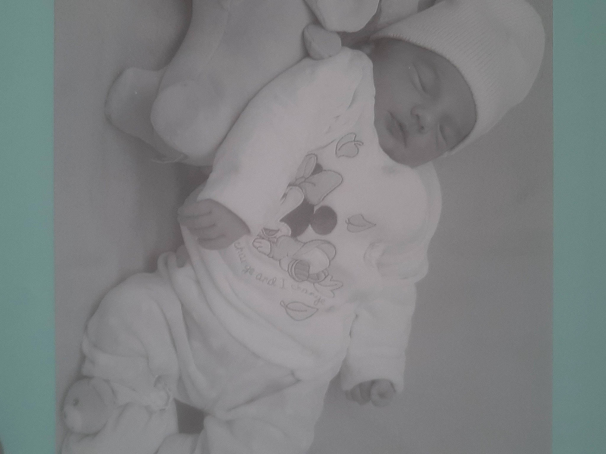 Célia participe au concours pour gagner de l'argent avec cette photo : art, black_and_white, child, drawing, head, person, photography, plaster, room, sketch, style, visual_arts, white