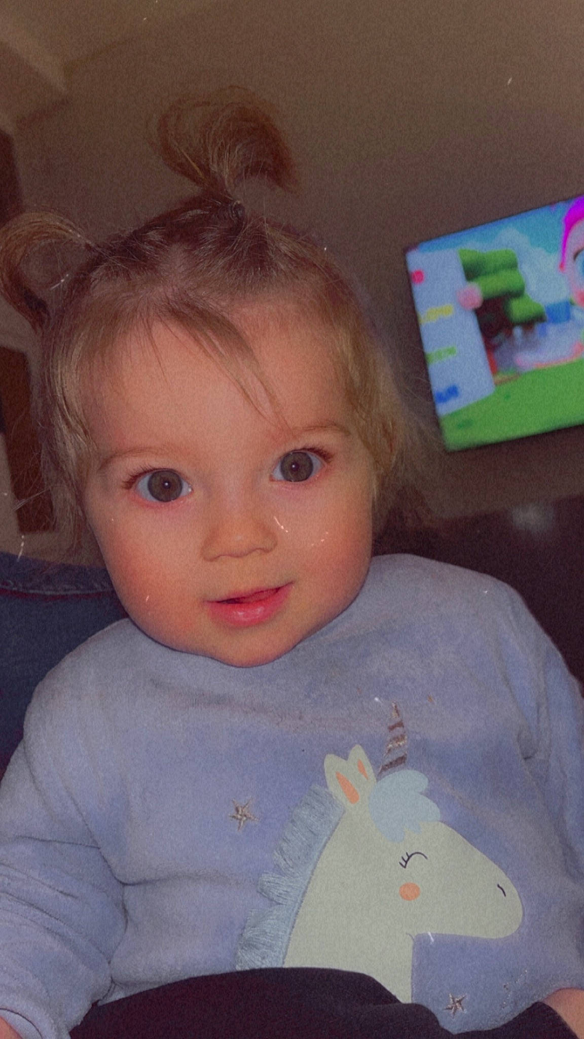 Hannah participe au concours pour gagner de l'argent avec cette photo : baby_toddler_clothing, blond, cheek, chin, ear, eye, eyelash, forehead, happy, iris, lip, nose, organ, person, pink, skin, sleeve, smile, t_shirt, toddler