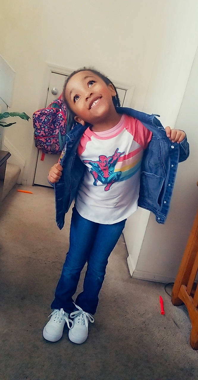 Nia is registered to the contest to win money with this photo: black_hair, cool, denim, footwear, jeans, joy, leg, outerwear, person, shoe, shoulder, smile, snapshot, style, t_shirt, textile, trousers