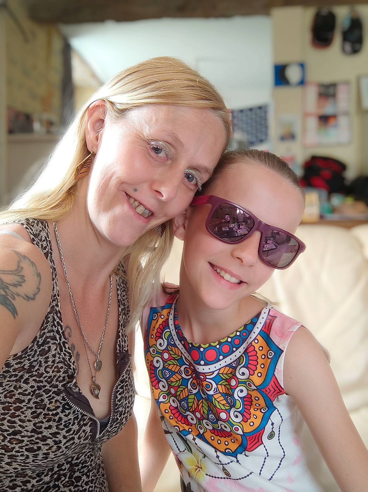 Amarah participe au concours pour gagner de l'argent avec cette photo : blond, chest, child, cool, event, eyewear, face, fashion_design, fun, glasses, goggles, happy, jewellery, joy, necklace, organ, person, skin, smile, sunglasses