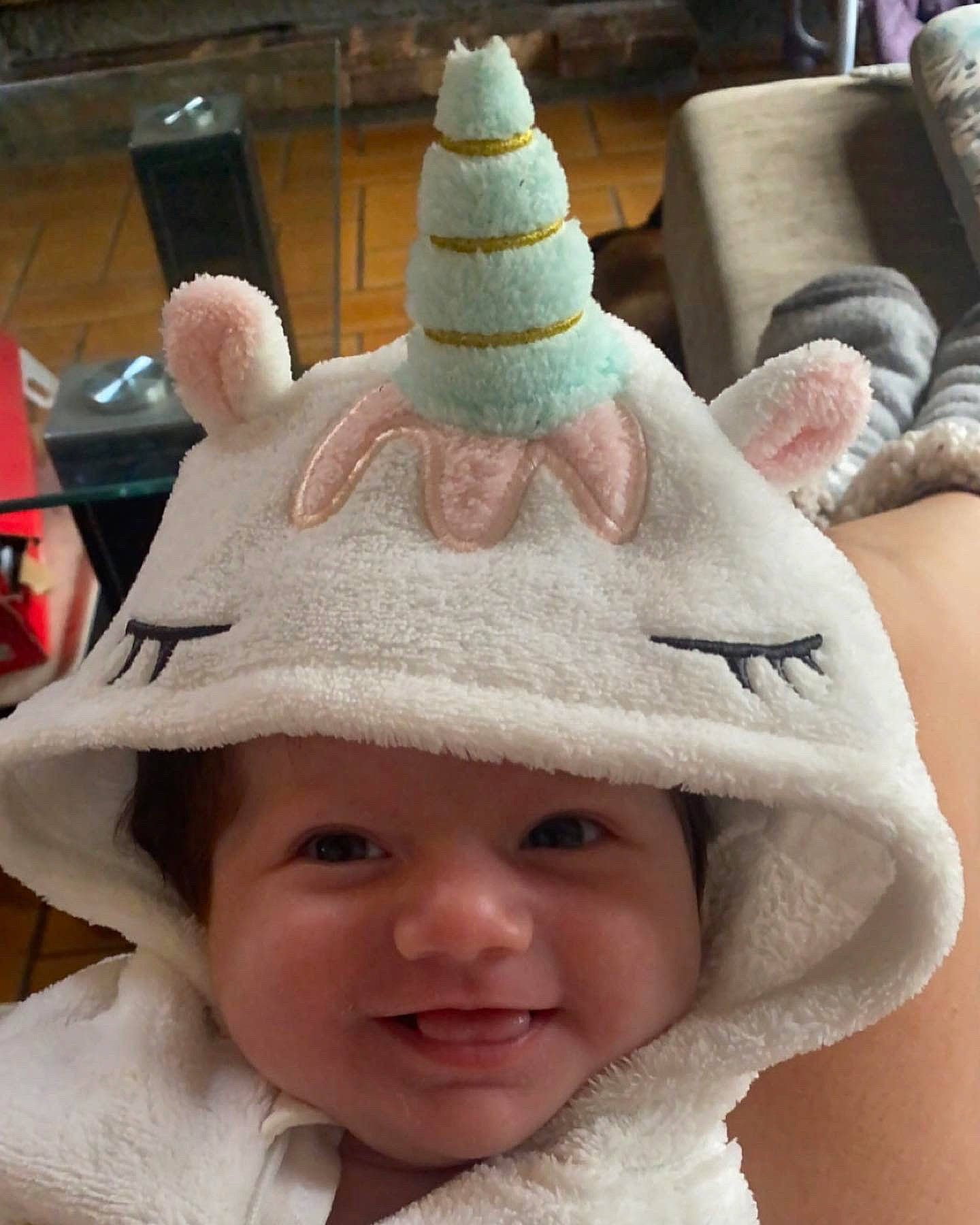 Elora participe au concours pour gagner de l'argent avec cette photo : baby, cap, cheek, child, costume_hat, creative_arts, fashion_accessory, fun, fur, happy, hat, headgear, headwear, joy, knit_cap, nose, organ, person, photograph, smile