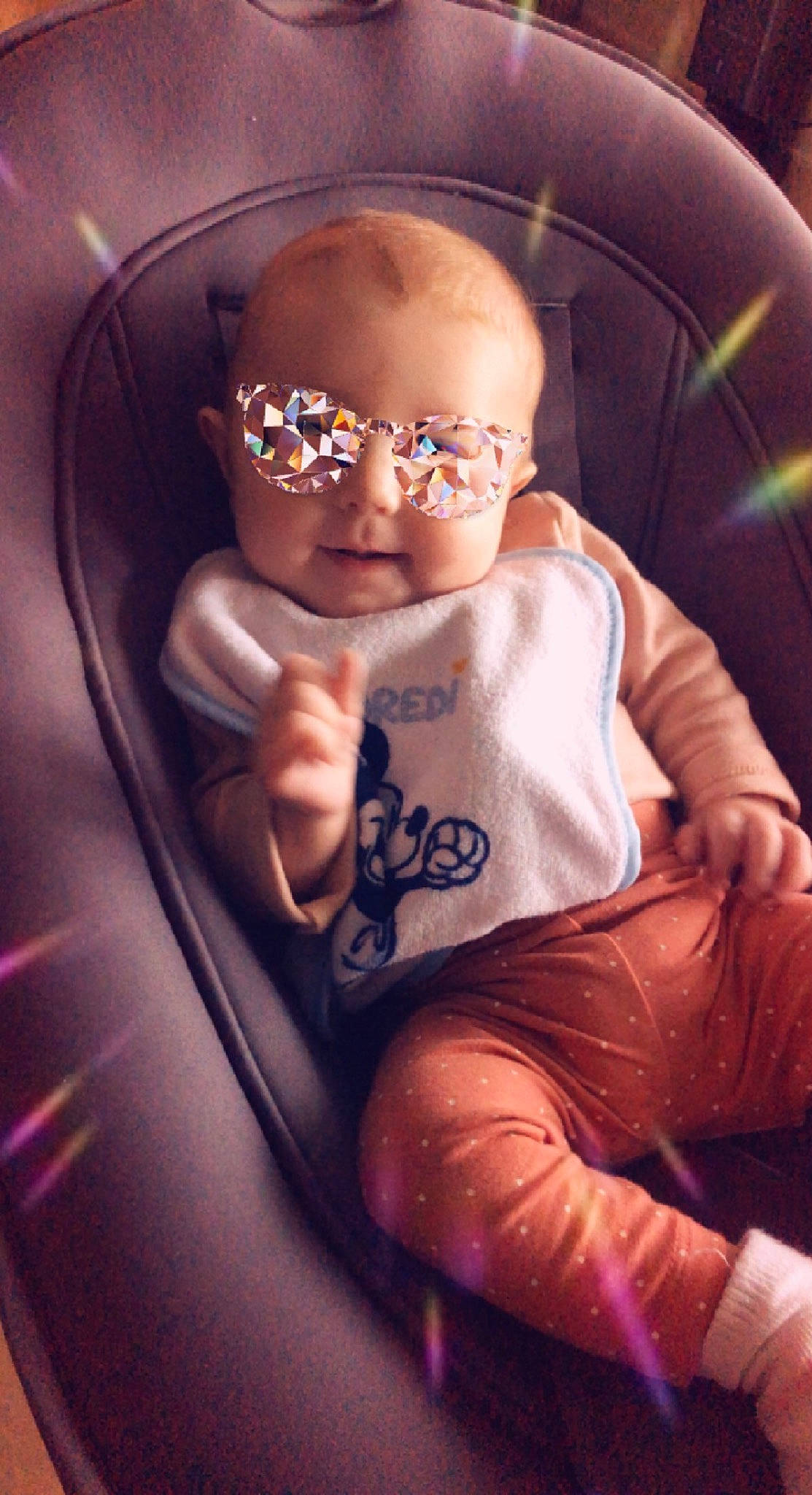 Elyana participe au concours pour gagner de l'argent avec cette photo : auto_part, automotive_design, automotive_lighting, baby, baby_toddler_clothing, blond, car_seat, chair, comfort, cool, eyewear, flash_photography, fun, glasses, happy, mouth, person, smile, toddler, vehicle_door