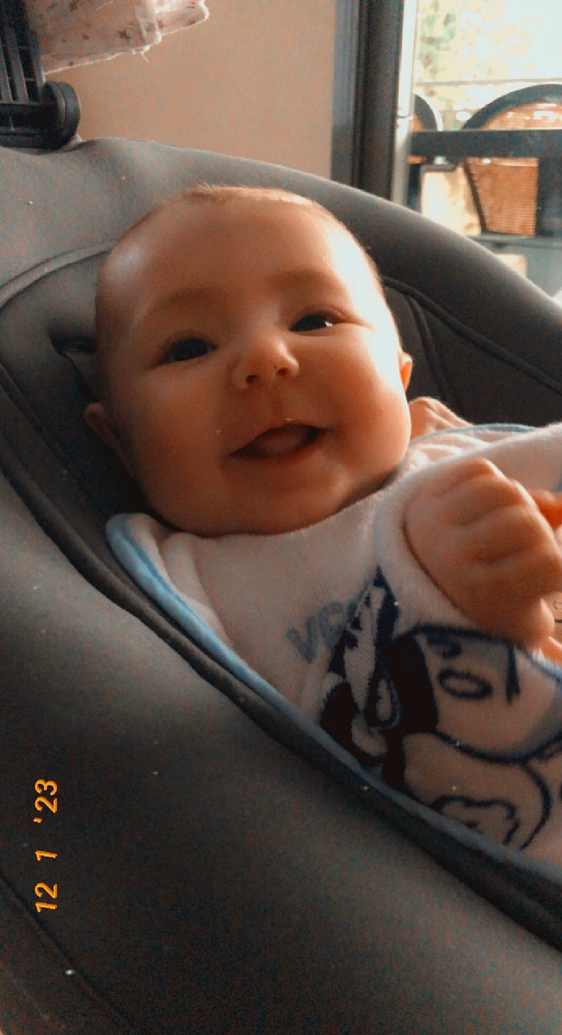 Elyana participe au concours pour gagner de l'argent avec cette photo : auto_part, automotive_design, automotive_exterior, baby, baby_toddler_clothing, cheek, child, comfort, cool, finger, happy, nose, person, sitting, skin, sleeve, smile, thumb, toddler, vehicle_door