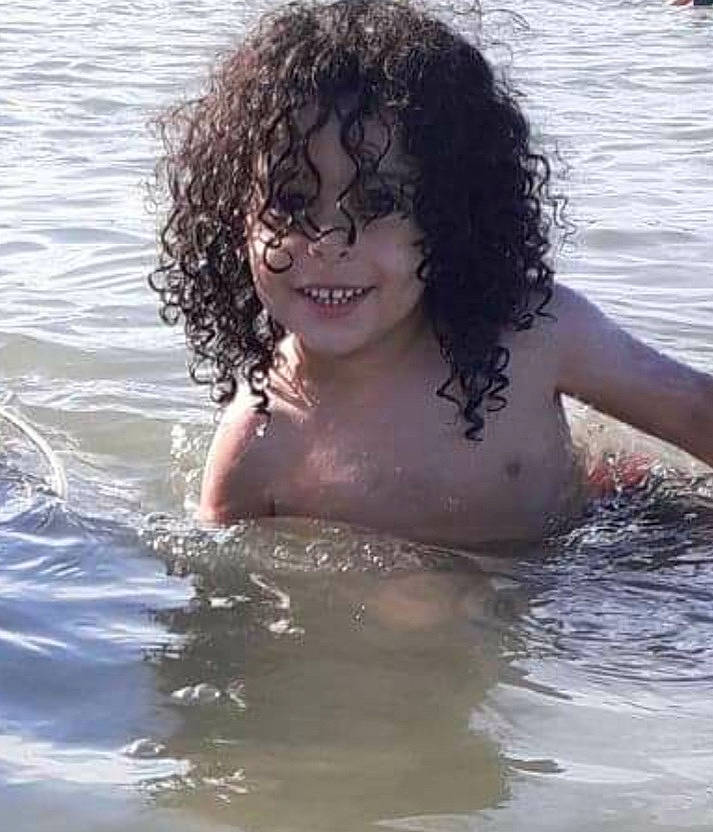 Zied a rejoint le concours — aidez-le/la à gagner de superbes lots ! barechested, bathing, beauty, black, black_hair, body_of_water, brown_hair, chest, chin, facial_expression, fluid, hairstyle, joy, liquid, muscle, organ, person, photograph, ringlet, skin