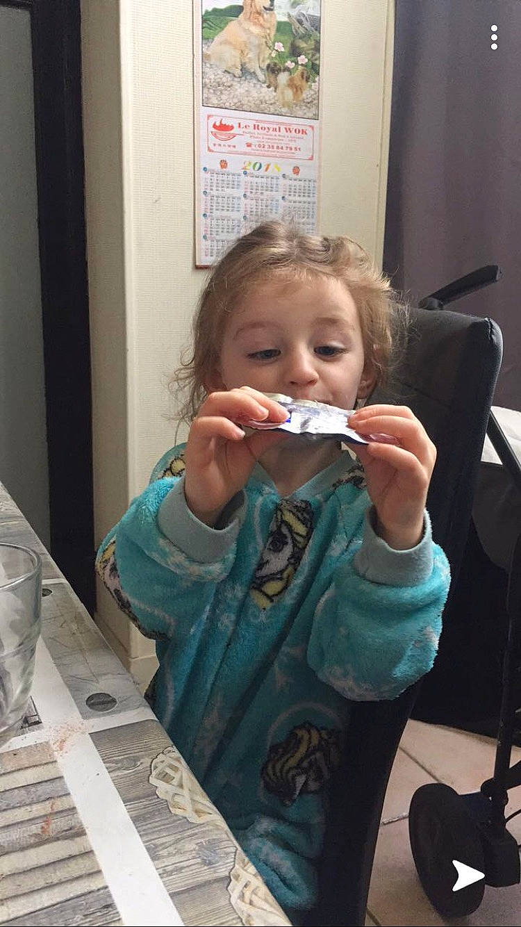 Léna a rejoint le concours — aidez-le/la à gagner de superbes lots ! child, jaw, joy, mouth, organ, person, toddler, tooth