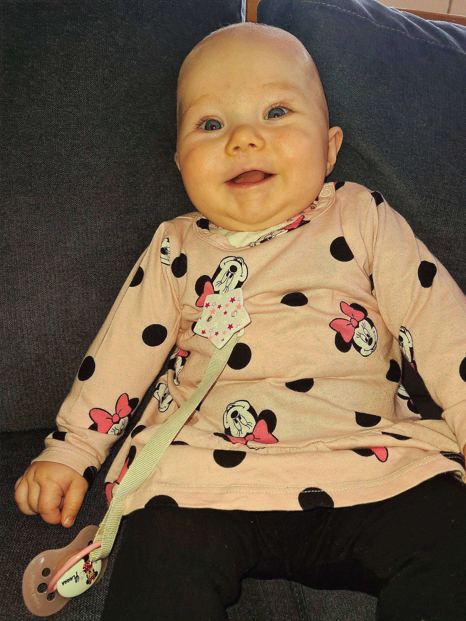 Ylanna a rejoint le concours — aidez-le/la à gagner de superbes lots ! baby, cheek, child, person, sleeve, toddler