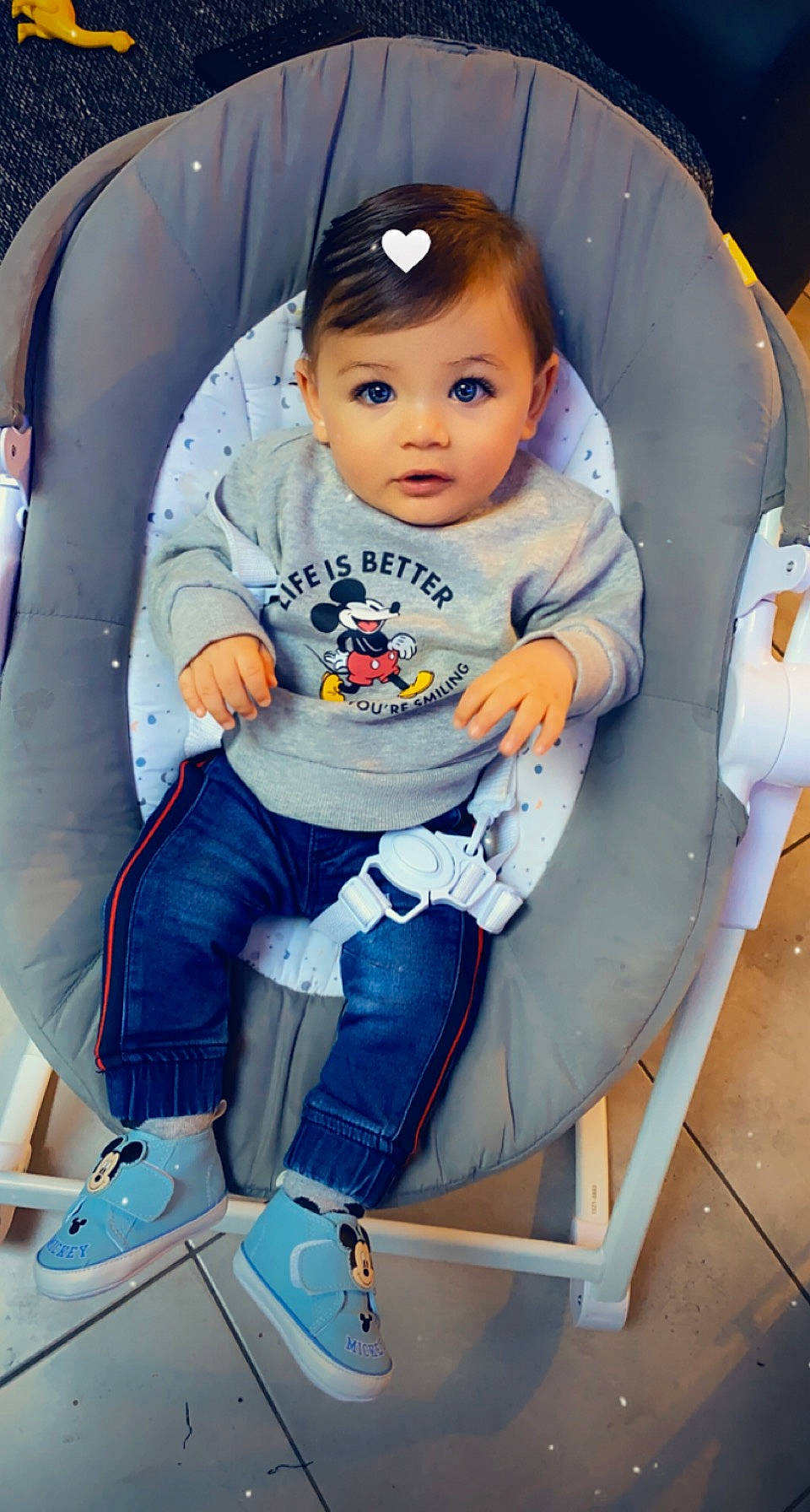 Seymen participe au concours pour gagner de l'argent avec cette photo : auto_part, baby, baby_carriage, baby_products, baby_safety, baby_toddler_clothing, car_seat, chair, child, comfort, electric_blue, fun, lap, leisure, person, product, sitting, thigh, toddler, vehicle_door