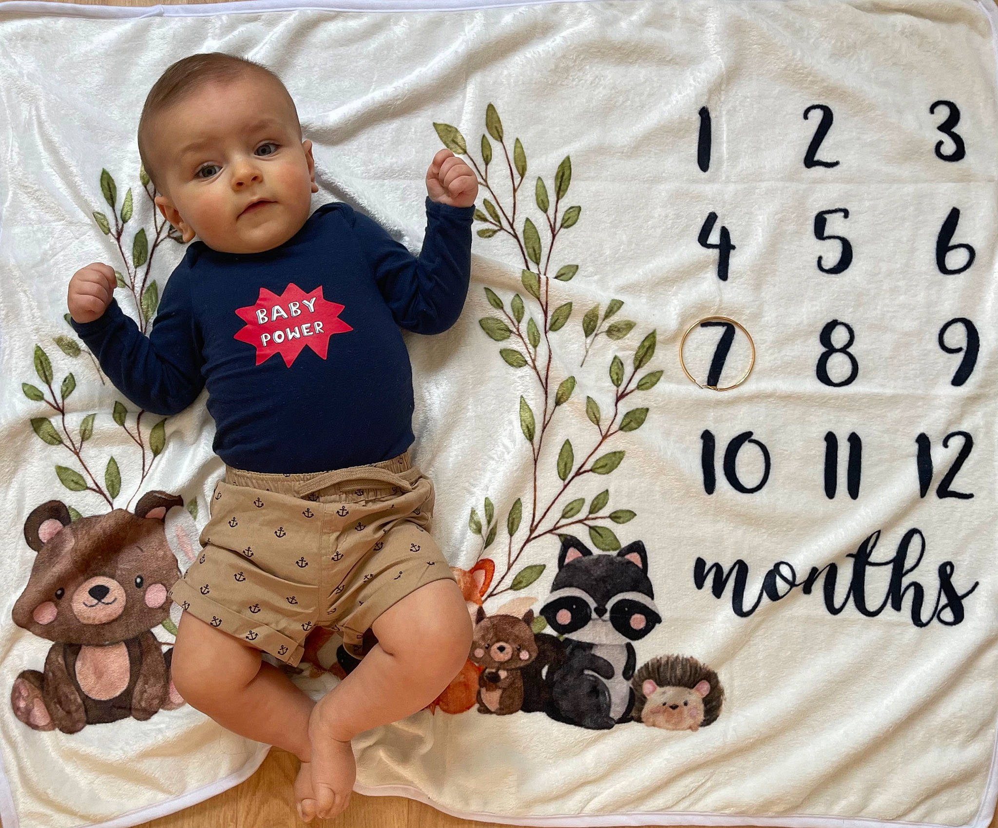 Augustin a rejoint le concours — aidez-le/la à gagner de superbes lots ! baby, baby_sleeping, baby_toddler_clothing, comfort, design, facial_expression, font, happy, linens, pattern, person, photograph, product, room, shorts, skin, sleeve, t_shirt, textile, toddler