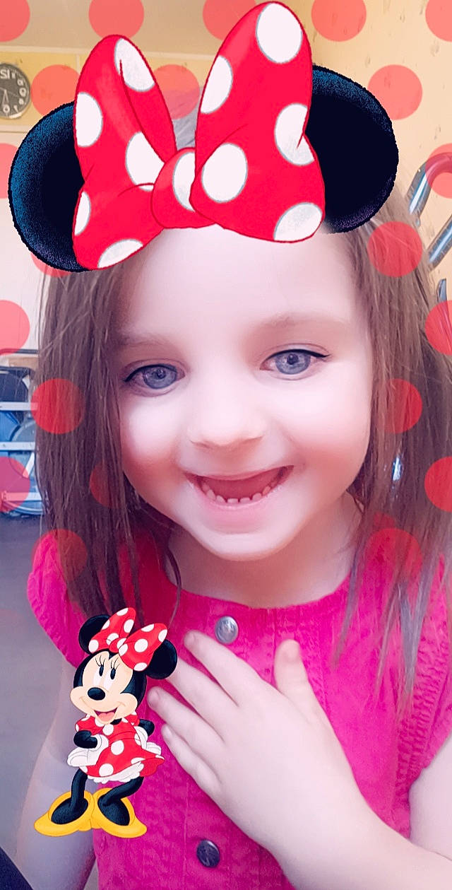 Melissa participe au concours pour gagner de l'argent avec cette photo : beauty, cap, child, costume_hat, face, facial_expression, happy, hat, headgear, headwear, joy, lip, magenta, organ, person, photograph, pink, red, skin, smile