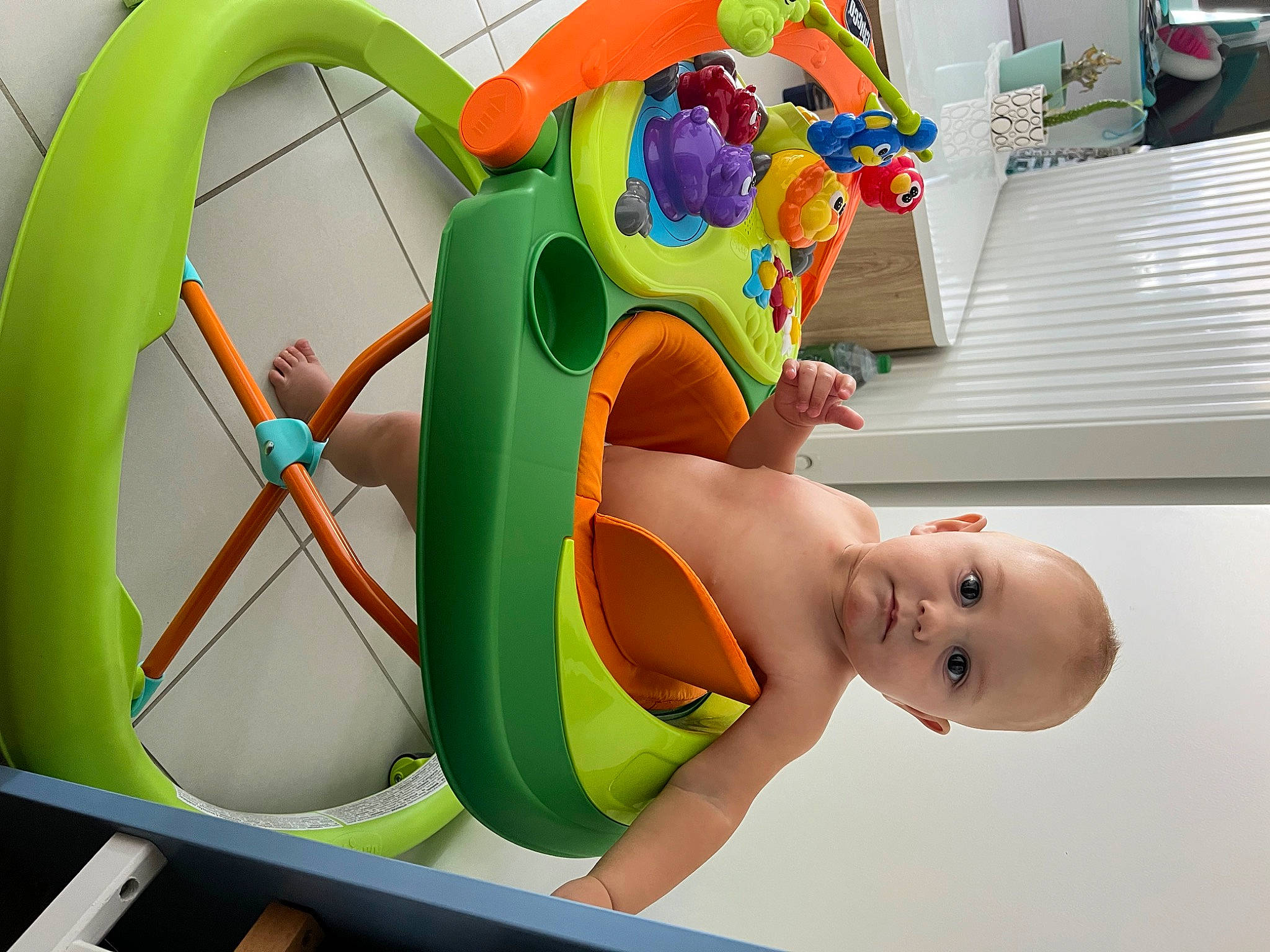 Alexandre participe au concours pour gagner de l'argent avec cette photo : animation, art, baby, baby_products, baby_toys, child, circle, eyelash, eyewear, fun, games, happy, leisure, person, photograph, plastic, play, recreation, room, toddler