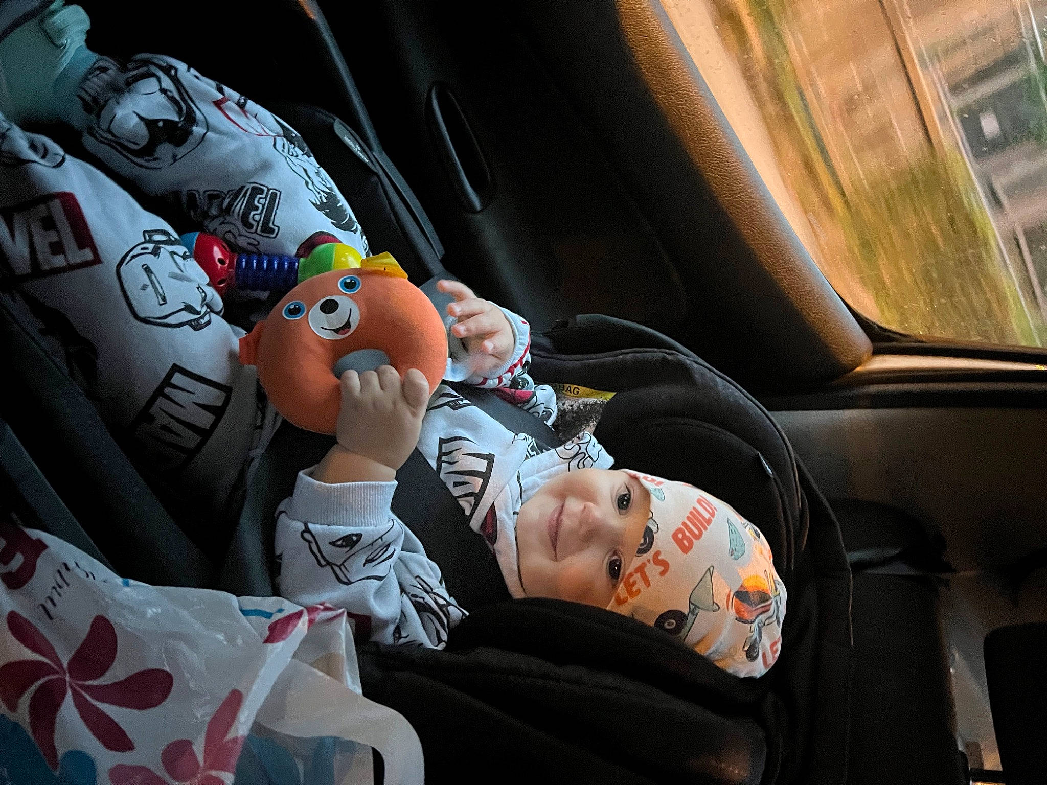 Alexandre a rejoint le concours — aidez-le/la à gagner de superbes lots ! auto_part, automotive_design, baby, baby_products, car_seat, carmine, comfort, family_car, fun, head_restraint, headwear, human_leg, joy, linens, luxury_vehicle, motor_vehicle, passenger, person, public_transport, sitting