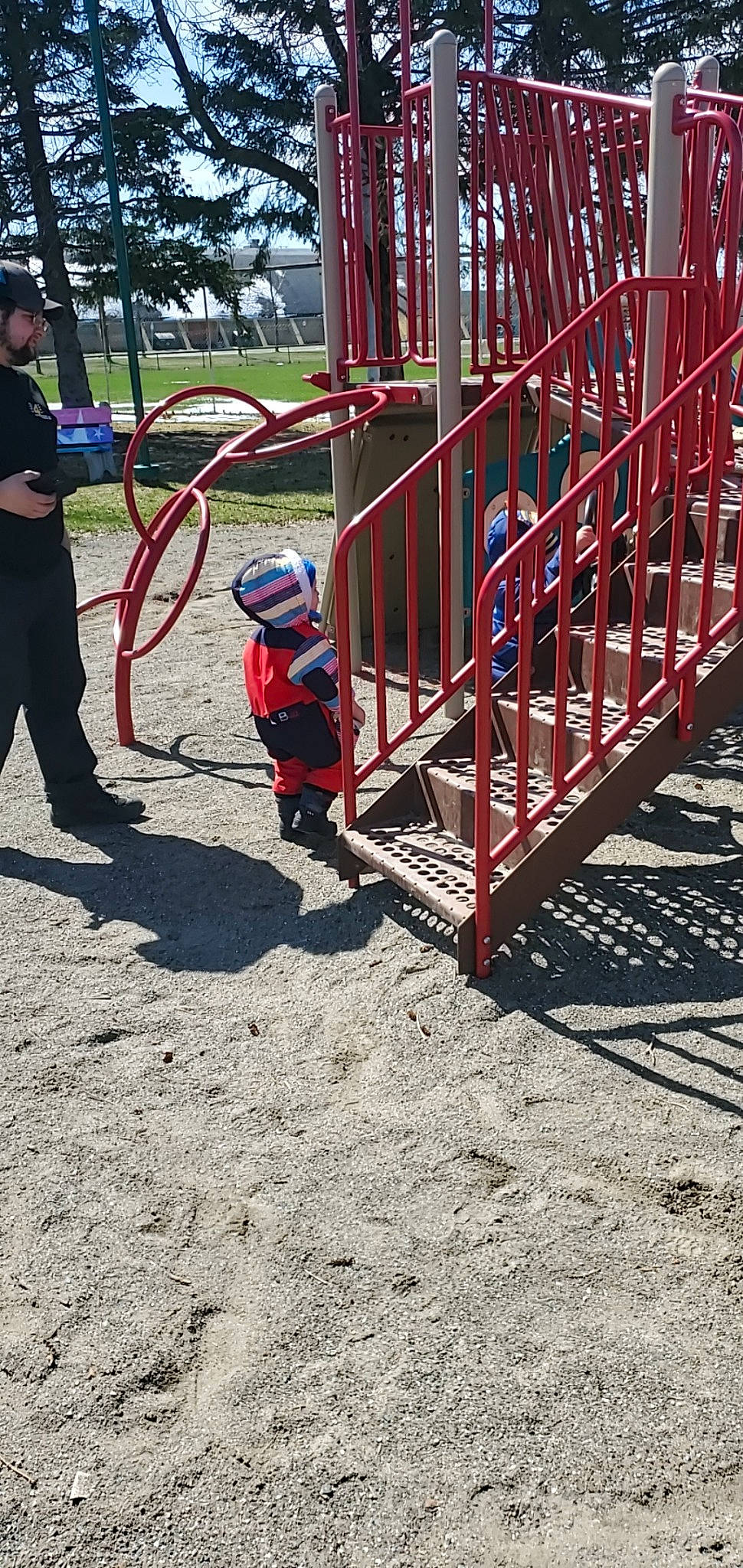 Jaypherson participe au concours pour gagner de l'argent avec cette photo : asphalt, chute, city, fence, fun, handrail, headwear, leisure, outdoor_play_equipment, person, plant, play, playground, playground_slide, public_space, recreation, road_surface, soil, t_shirt, toddler
