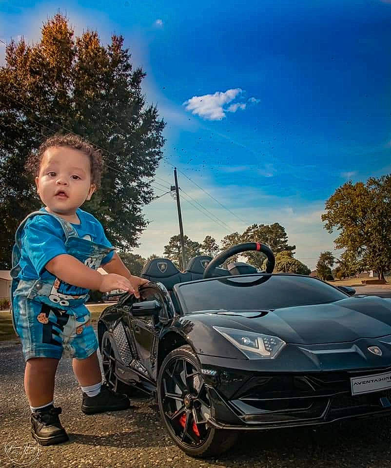 Kamari is registered to the contest to win money with this photo: alloy_wheel, automotive_design, automotive_exterior, automotive_lighting, automotive_tire, bumper, car, cloud, flash_photography, hood, land_vehicle, motor_vehicle, person, plant, rim, rolling, sky, tire, tree, vehicle